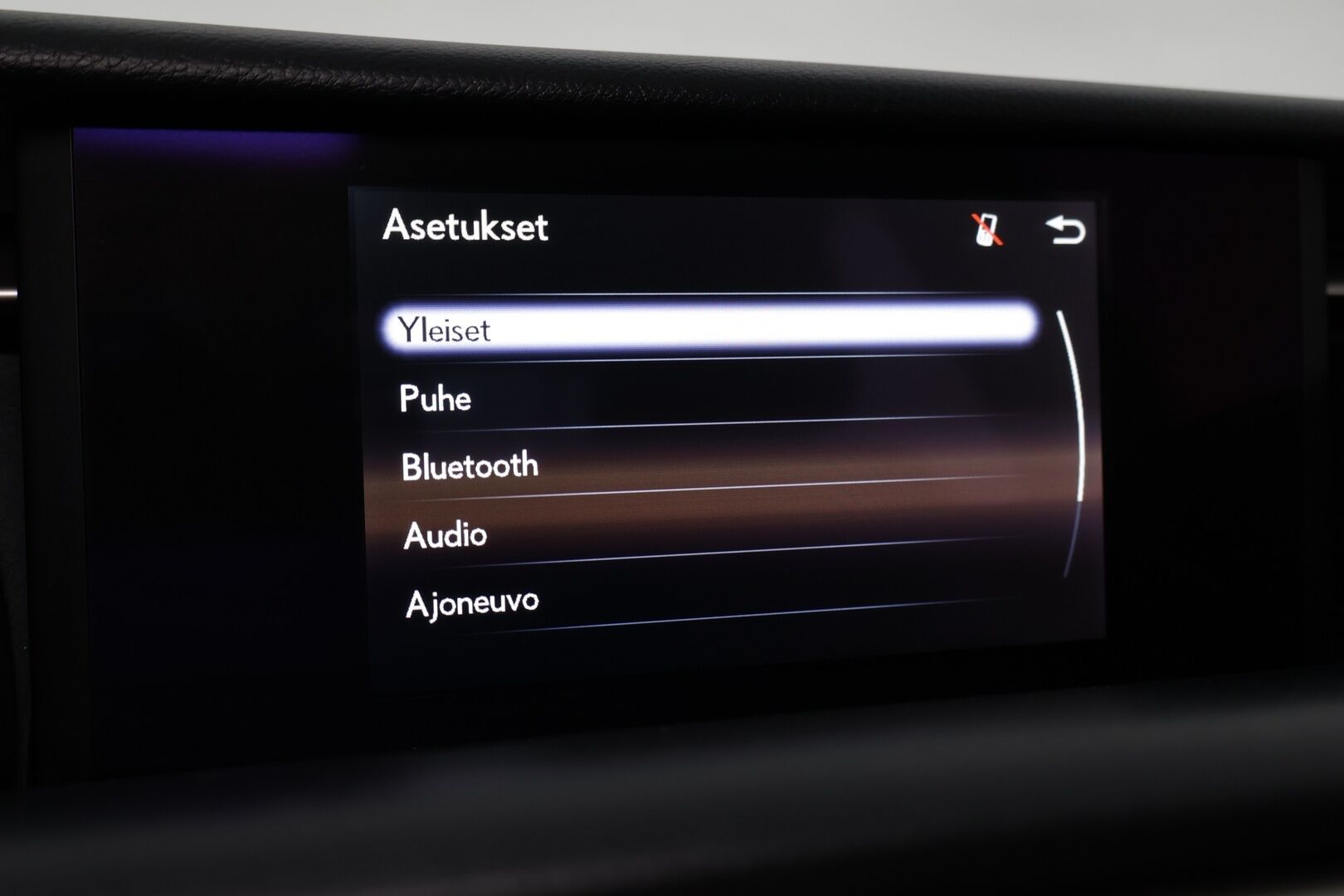 Lexus IS 2015 300h Comfort Business ** Osanahat / Navi / Kamera / Vakkari