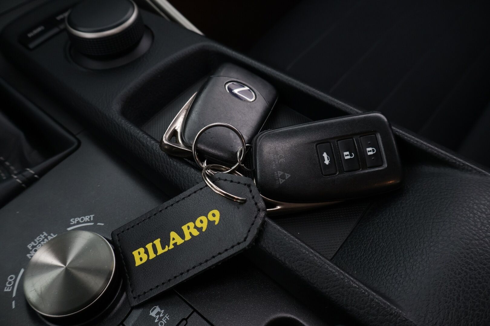 Lexus IS 2015 300h Comfort Business ** Osanahat / Navi / Kamera / Vakkari