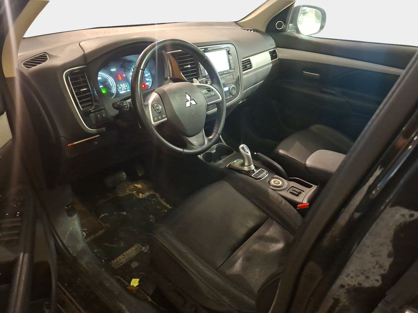 Mitsubishi OUTLANDER PHEV 2014 Instyle Navi 4WD 5P *Rockford Fosgate / Peruutuskamera / Koukku / Nahkasisusta / S.kontti / Navi* - Juuri huollettu ja leimattu! / 2xalumiini vantein