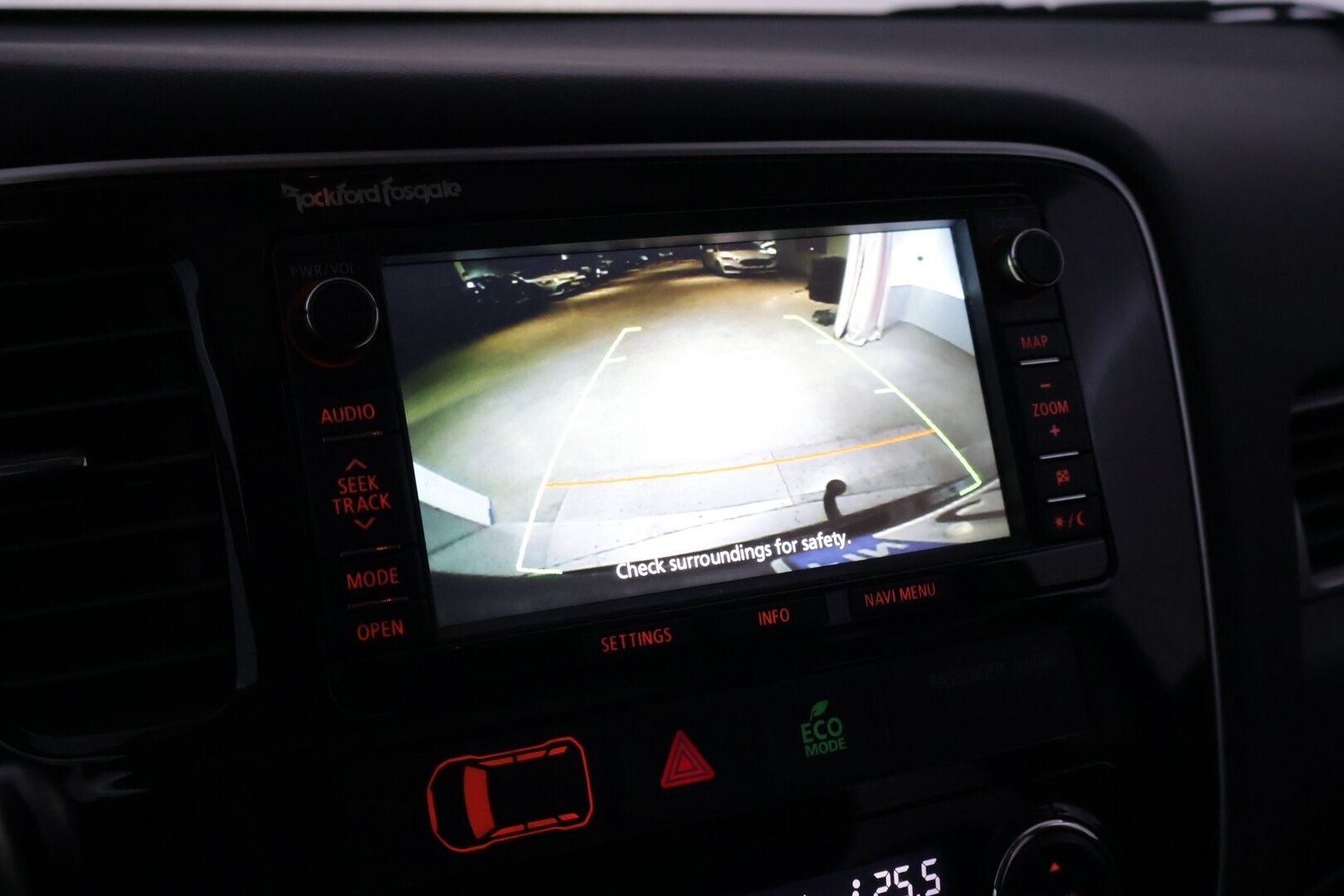 Mitsubishi OUTLANDER PHEV 2014 Instyle Navi 4WD 5P *Rockford Fosgate / Peruutuskamera / Koukku / Nahkasisusta / S.kontti / Navi* - Juuri huollettu ja leimattu! / 2xalumiini vantein