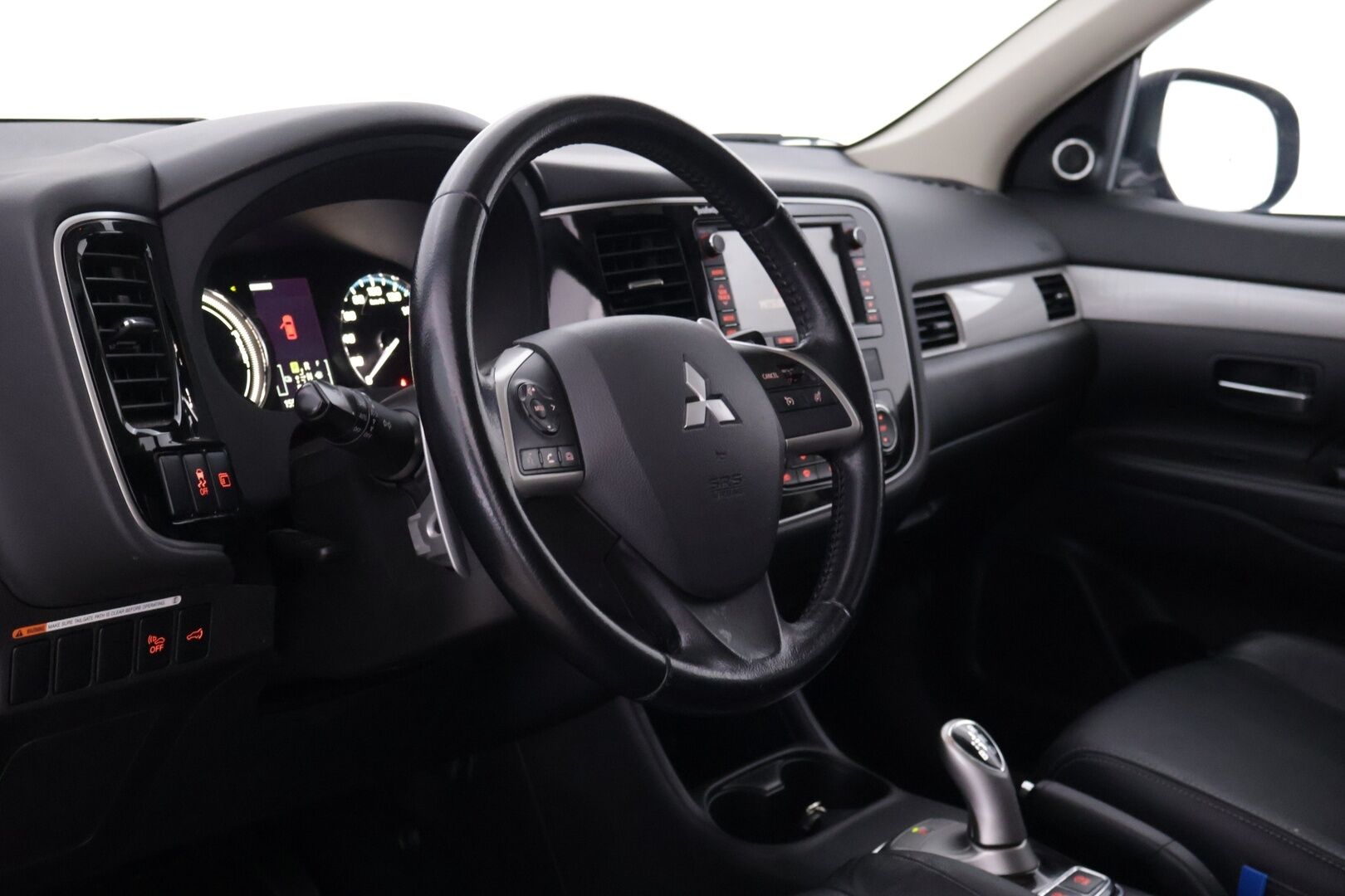 Mitsubishi OUTLANDER PHEV 2014 Instyle Navi 4WD 5P *Rockford Fosgate / Peruutuskamera / Koukku / Nahkasisusta / S.kontti / Navi* - Juuri huollettu ja leimattu! / 2xalumiini vantein