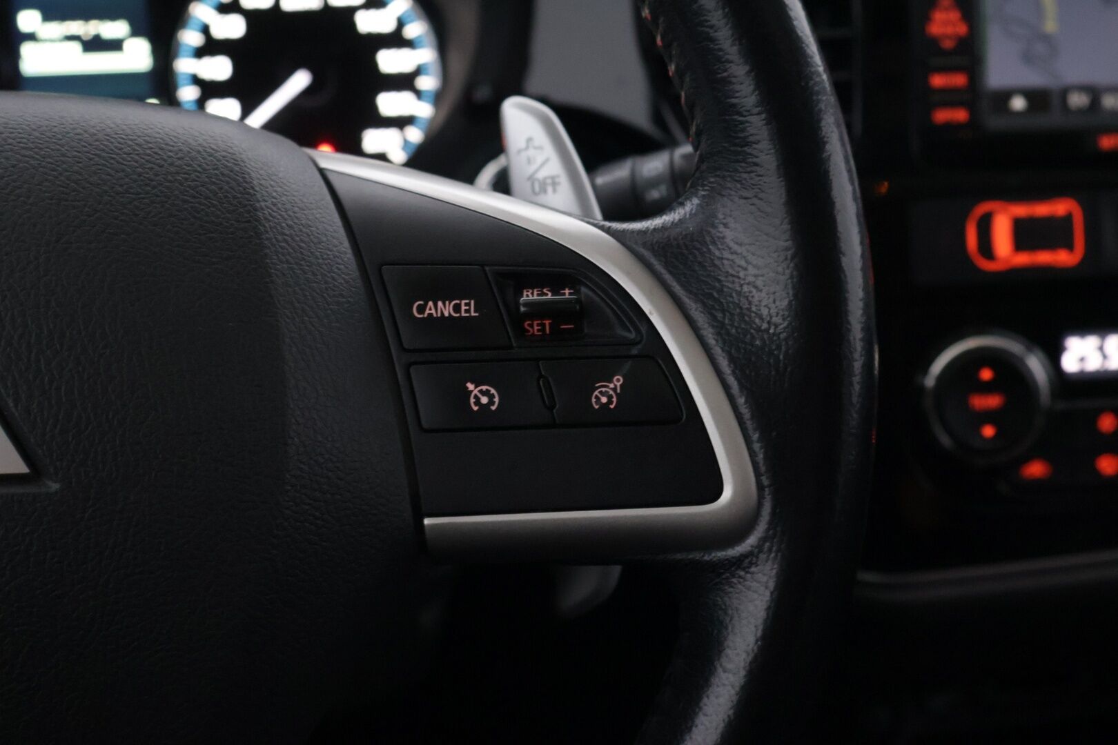 Mitsubishi OUTLANDER PHEV 2014 Instyle Navi 4WD 5P *Rockford Fosgate / Peruutuskamera / Koukku / Nahkasisusta / S.kontti / Navi* - Juuri huollettu ja leimattu! / 2xalumiini vantein