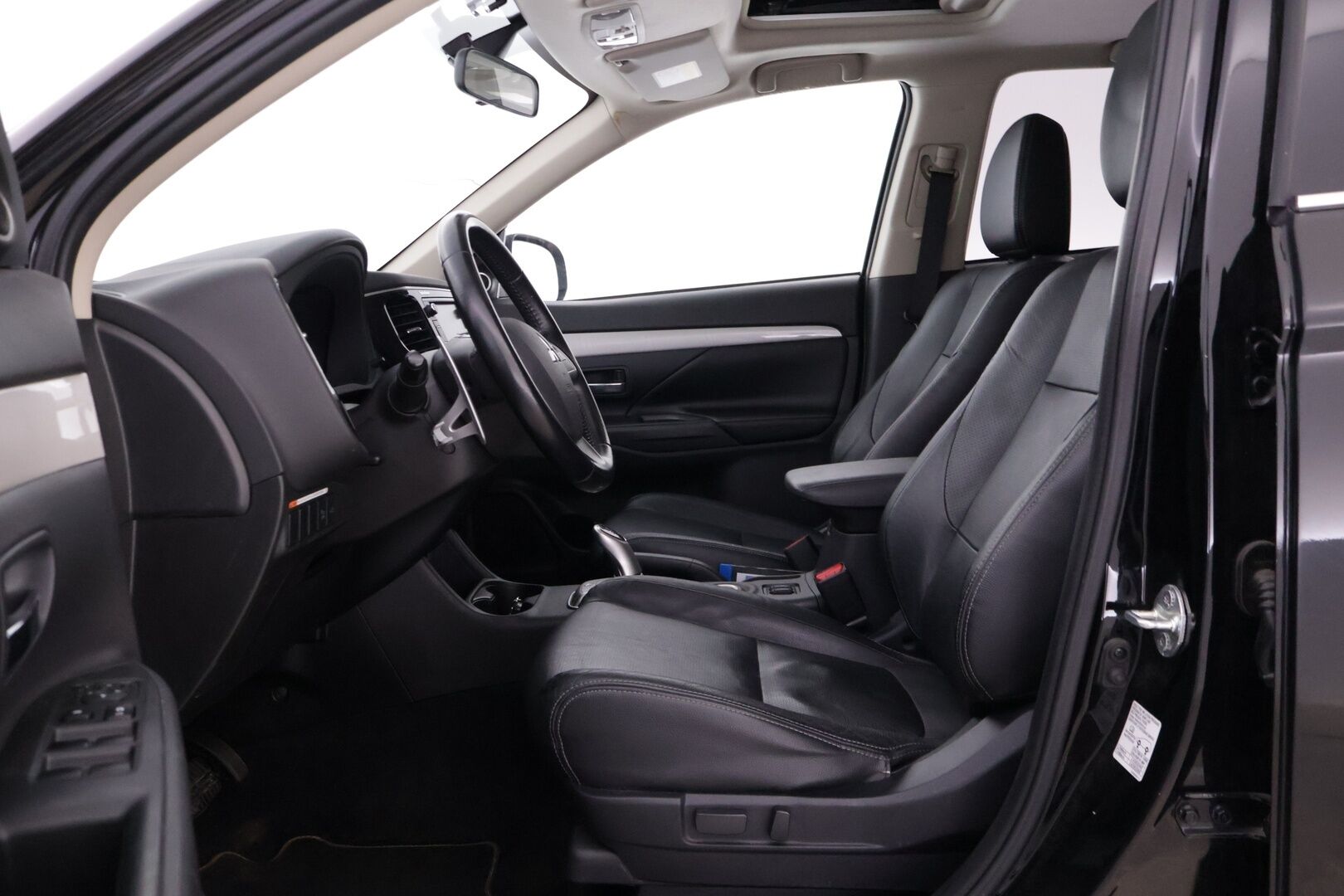 Mitsubishi OUTLANDER PHEV 2014 Instyle Navi 4WD 5P *Rockford Fosgate / Peruutuskamera / Koukku / Nahkasisusta / S.kontti / Navi* - Juuri huollettu ja leimattu! / 2xalumiini vantein