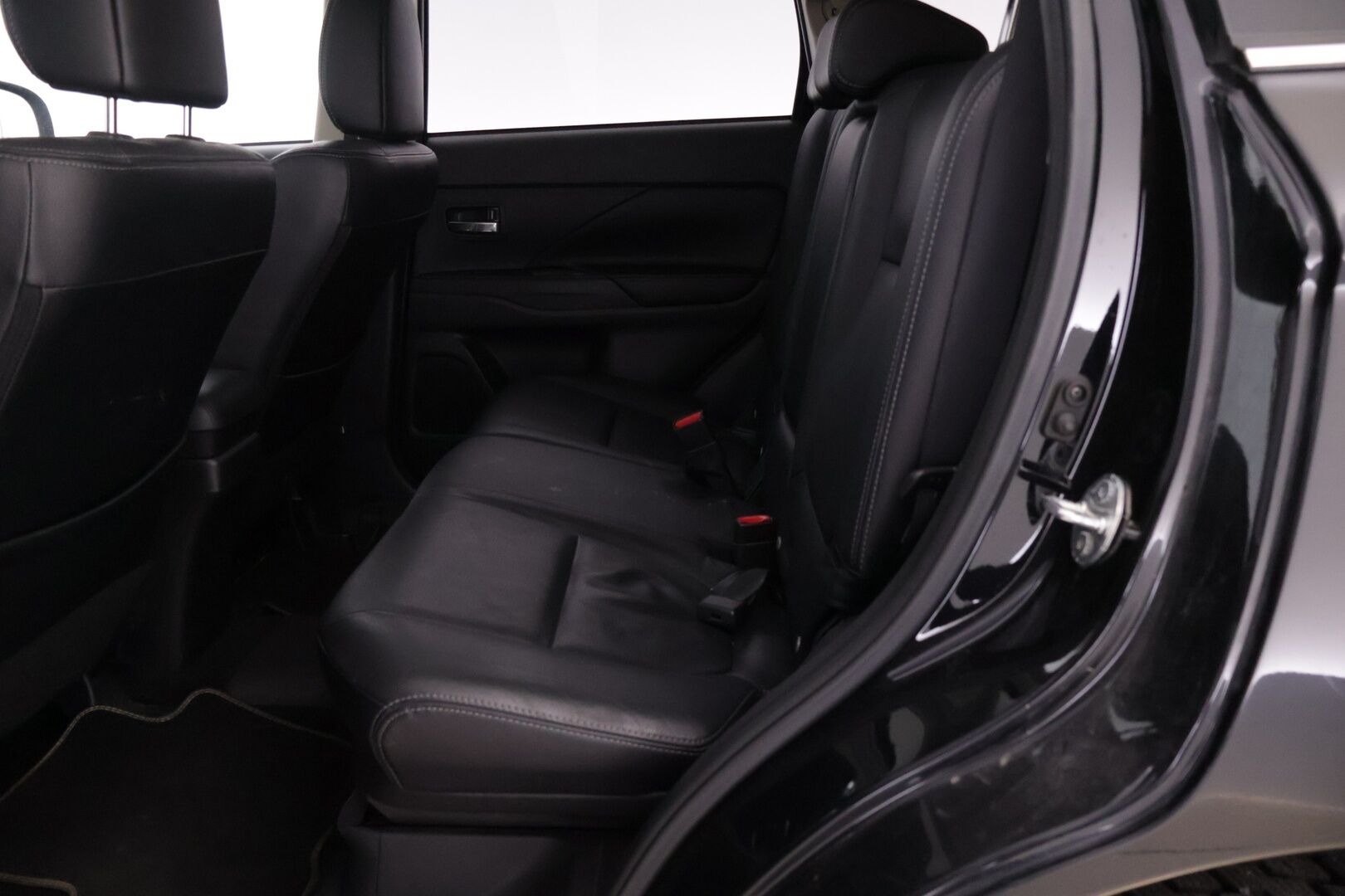 Mitsubishi OUTLANDER PHEV 2014 Instyle Navi 4WD 5P *Rockford Fosgate / Peruutuskamera / Koukku / Nahkasisusta / S.kontti / Navi* - Juuri huollettu ja leimattu! / 2xalumiini vantein