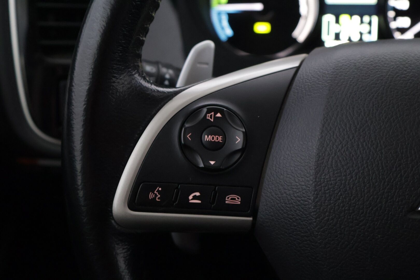 Mitsubishi OUTLANDER PHEV 2014 Instyle Navi 4WD 5P *Rockford Fosgate / Peruutuskamera / Koukku / Nahkasisusta / S.kontti / Navi* - Juuri huollettu ja leimattu! / 2xalumiini vantein