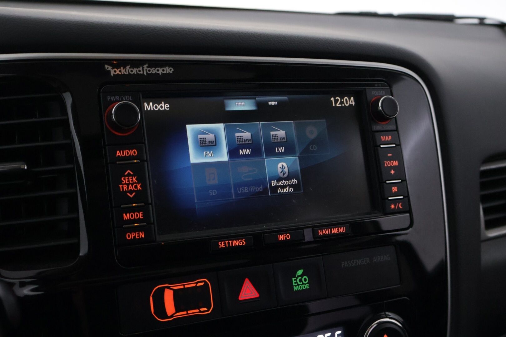 Mitsubishi OUTLANDER PHEV 2014 Instyle Navi 4WD 5P *Rockford Fosgate / Peruutuskamera / Koukku / Nahkasisusta / S.kontti / Navi* - Juuri huollettu ja leimattu! / 2xalumiini vantein