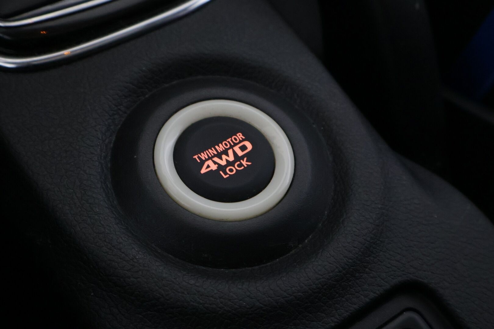 Mitsubishi OUTLANDER PHEV 2014 Instyle Navi 4WD 5P *Rockford Fosgate / Peruutuskamera / Koukku / Nahkasisusta / S.kontti / Navi* - Juuri huollettu ja leimattu! / 2xalumiini vantein