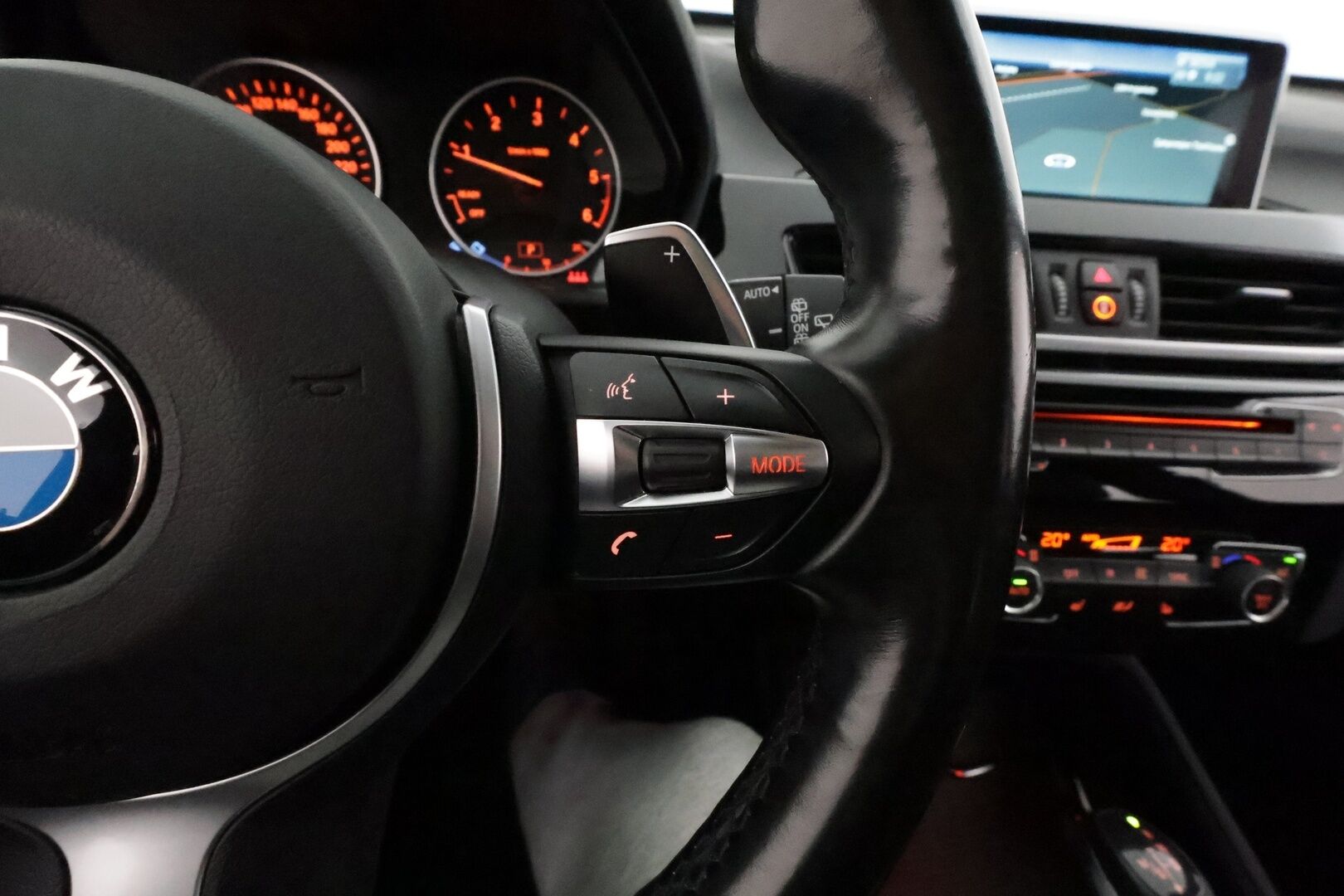BMW X1 2016 F48 xDrive25dA Xline *ACC / Harman&Kardon / Panorama / HUD / Muistipenkit / ComfortAccess / P.kamera / Koukku* - Hyvät varusteet! 