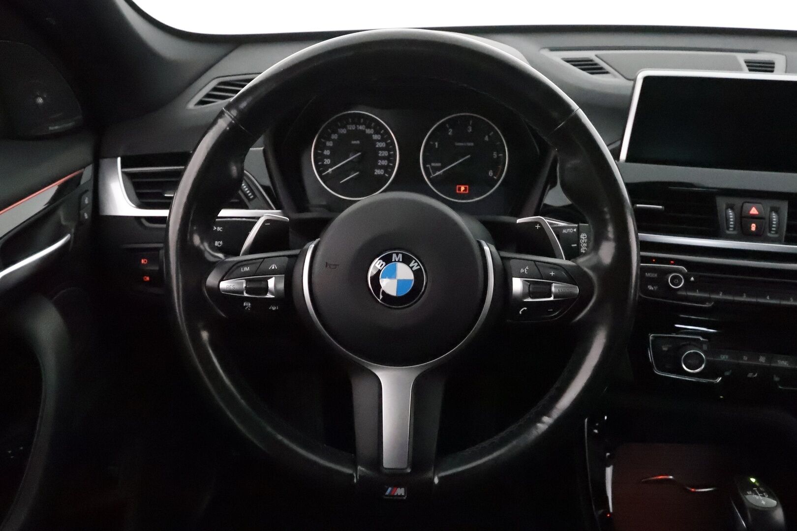 BMW X1 2016 F48 xDrive25dA Xline *ACC / Harman&Kardon / Panorama / HUD / Muistipenkit / ComfortAccess / P.kamera / Koukku* - Hyvät varusteet! 