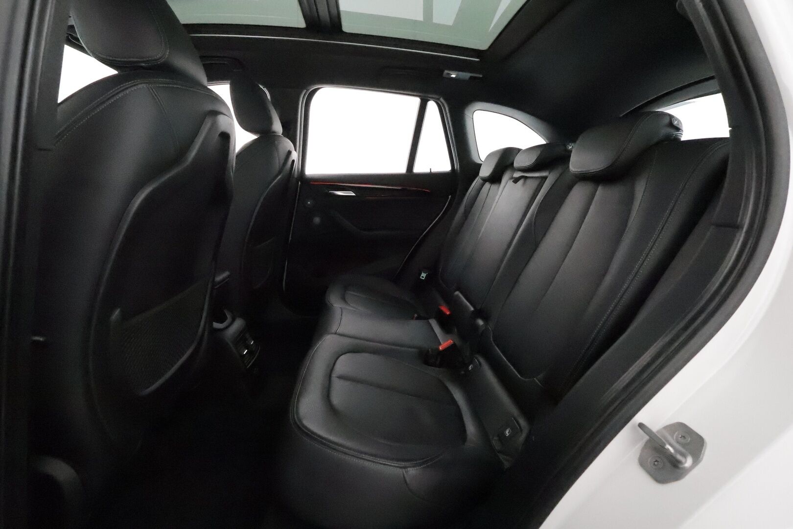 BMW X1 2016 F48 xDrive25dA Xline *ACC / Harman&Kardon / Panorama / HUD / Muistipenkit / ComfortAccess / P.kamera / Koukku* - Hyvät varusteet! 