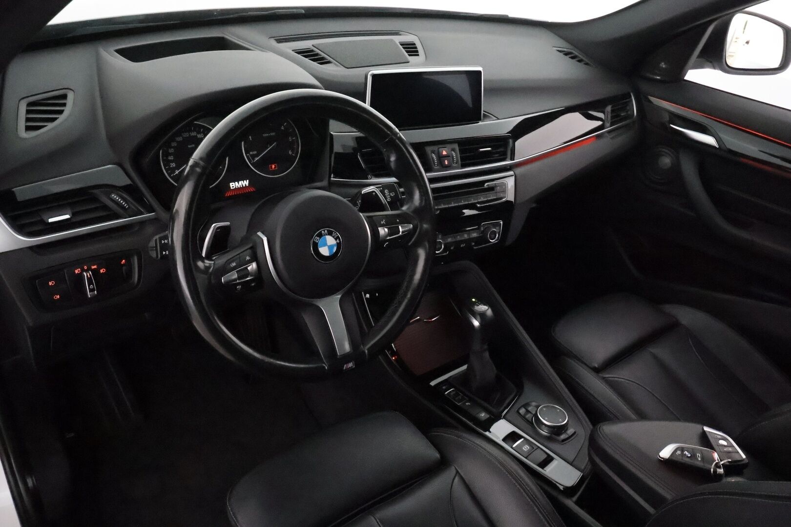 BMW X1 2016 F48 xDrive25dA Xline *ACC / Harman&Kardon / Panorama / HUD / Muistipenkit / ComfortAccess / P.kamera / Koukku* - Hyvät varusteet! 