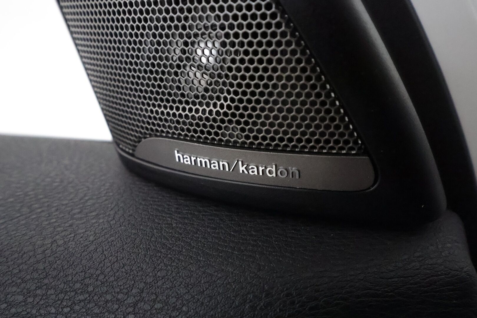 BMW X1 2016 F48 xDrive25dA Xline *ACC / Harman&Kardon / Panorama / HUD / Muistipenkit / ComfortAccess / P.kamera / Koukku* - Hyvät varusteet! 