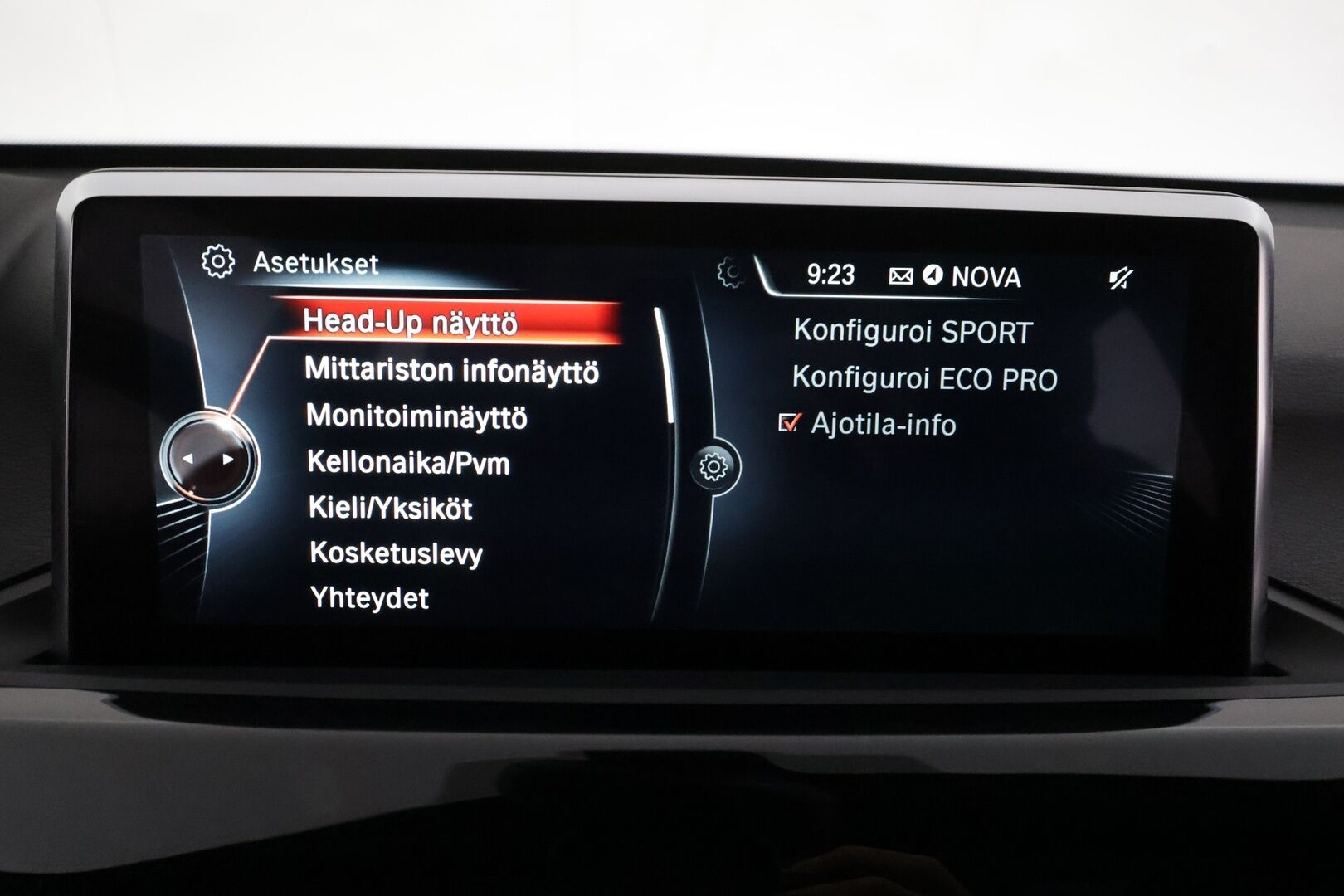 BMW X1 2016 F48 xDrive25dA Xline *ACC / Harman&Kardon / Panorama / HUD / Muistipenkit / ComfortAccess / P.kamera / Koukku* - Hyvät varusteet! 