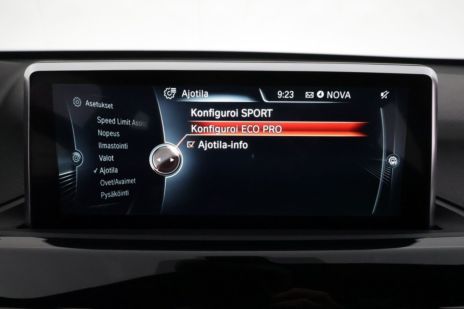 BMW X1 2016 F48 xDrive25dA Xline *ACC / Harman&Kardon / Panorama / HUD / Muistipenkit / ComfortAccess / P.kamera / Koukku* - Hyvät varusteet! 
