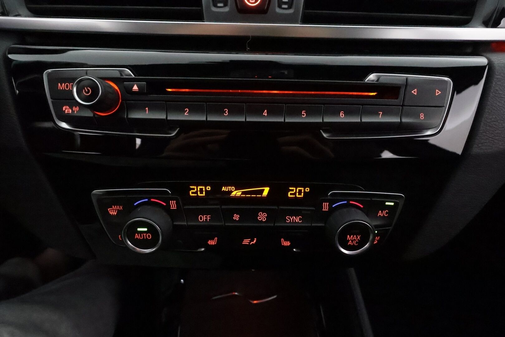 BMW X1 2016 F48 xDrive25dA Xline *ACC / Harman&Kardon / Panorama / HUD / Muistipenkit / ComfortAccess / P.kamera / Koukku* - Hyvät varusteet! 