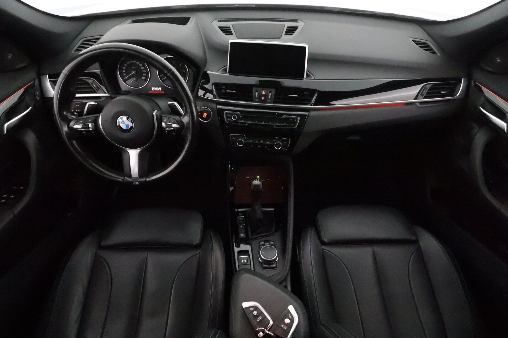 BMW X1 2016 F48 xDrive25dA Xline *ACC / Harman&Kardon / Panorama / HUD / Muistipenkit / ComfortAccess / P.kamera / Koukku* - Hyvät varusteet! 