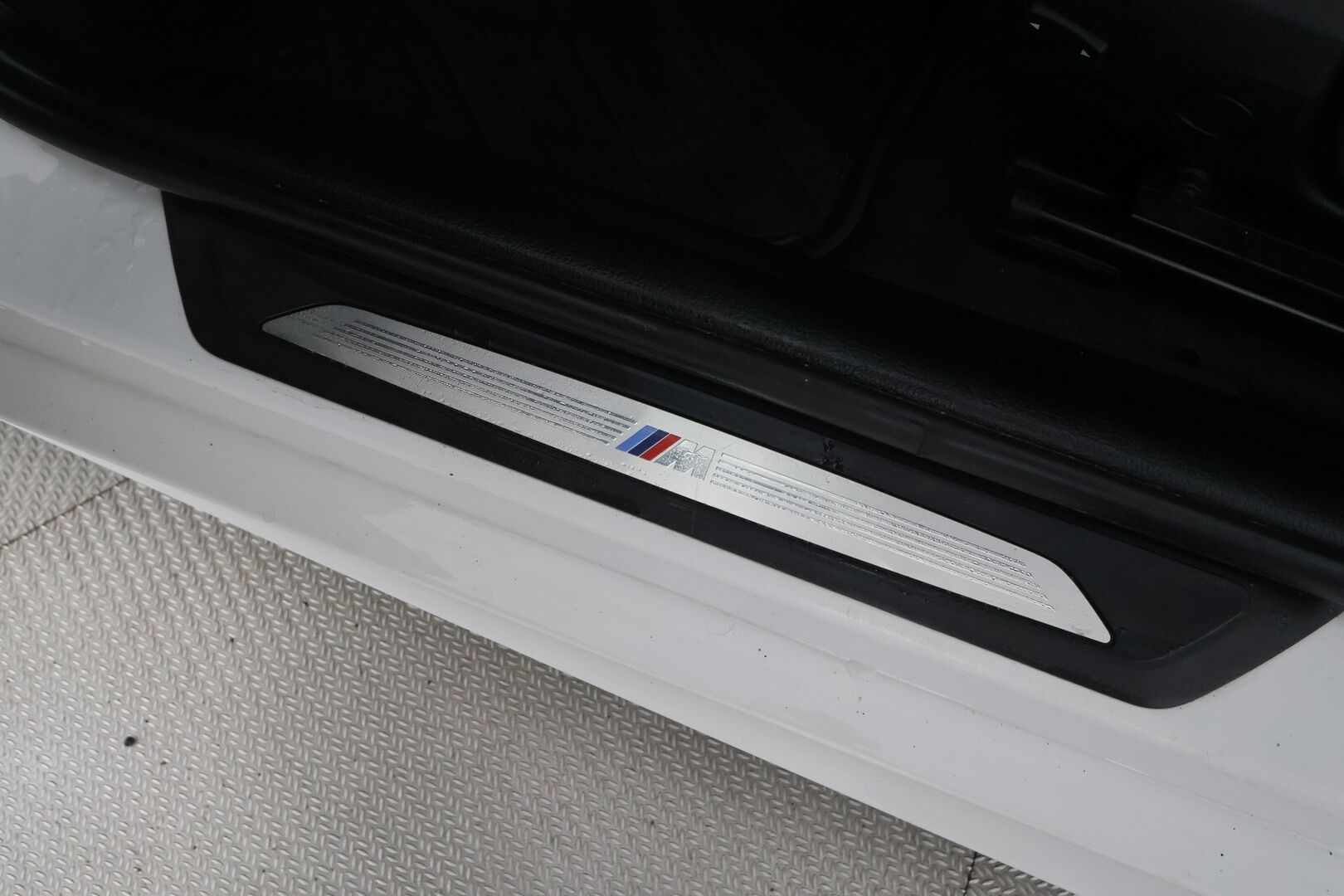 BMW 118 2017 F20 Hatchback 118i Business M Sport - Alcantara Sporttipenkit | ShadowLine | LED | M Sport Alusta | Vakkari | Peruutustutka | Näyttävä!