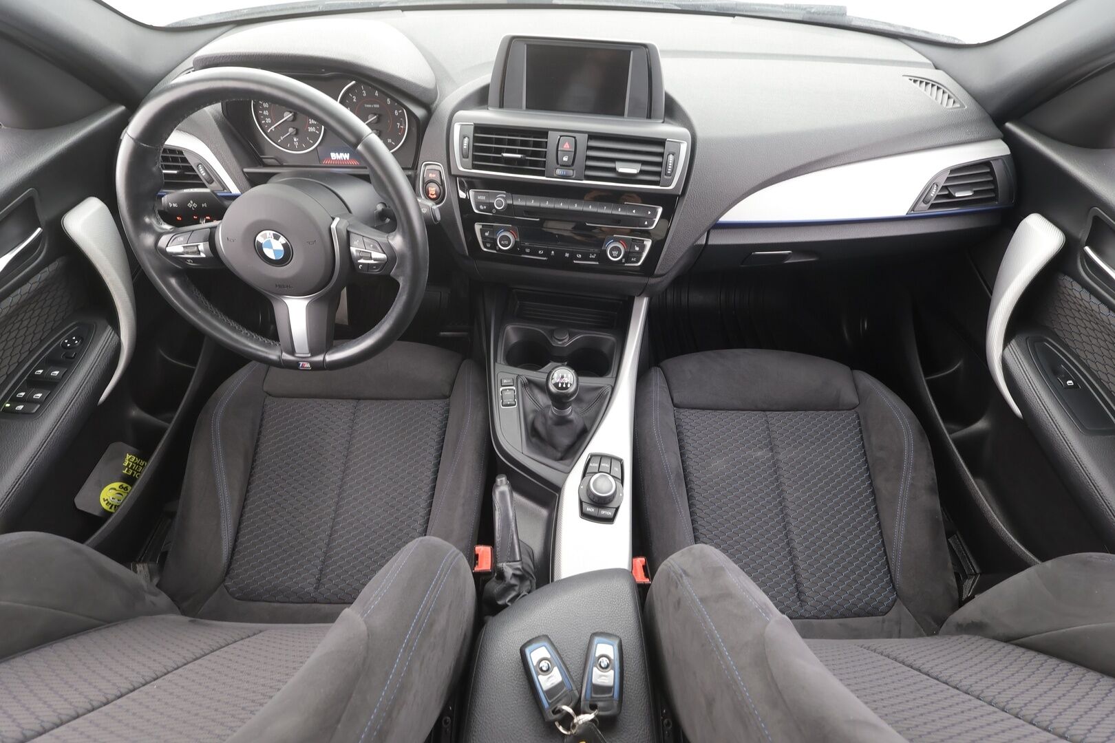 BMW 118 2017 F20 Hatchback 118i Business M Sport - Alcantara Sporttipenkit | ShadowLine | LED | M Sport Alusta | Vakkari | Peruutustutka | Näyttävä!