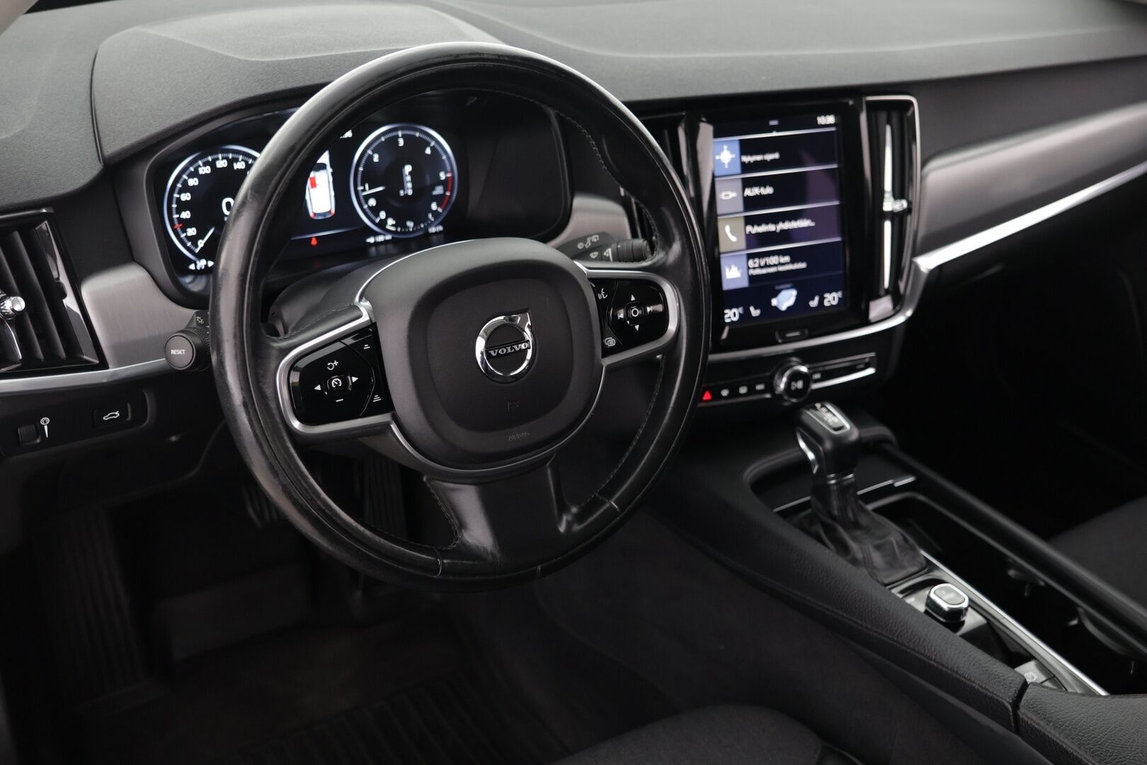 Volvo V90 2017 D4 Business aut - | Puolinahat | Ei ad-blue järjestelmää | Pilot assist | Turvallinen perhefarkku