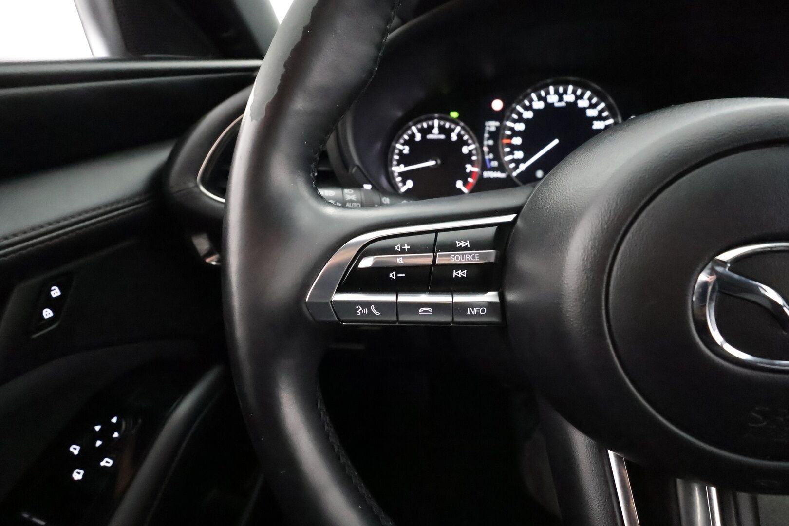 Mazda 3 2020 Hatchback 2,0 SKYACTIV-G Vision Plus Business AT * Webasto / ACC / LED / P.Kamera / Navi / Kaistavahti / Keyless * - HUD / Suomi-auto / Kahdet renkaat aluvanteilla