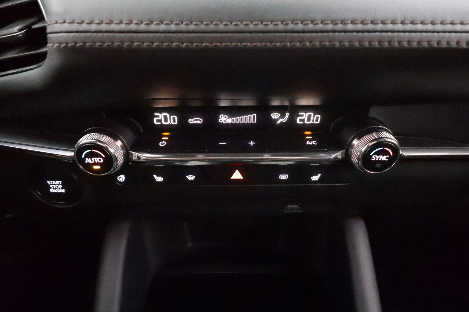 Mazda 3 2020 Hatchback 2,0 SKYACTIV-G Vision Plus Business AT * Webasto / ACC / LED / P.Kamera / Navi / Kaistavahti / Keyless * - HUD / Suomi-auto / Kahdet renkaat aluvanteilla - HULLUT AVAJAISHULINAT KORKOTARJOUS 3,29 %