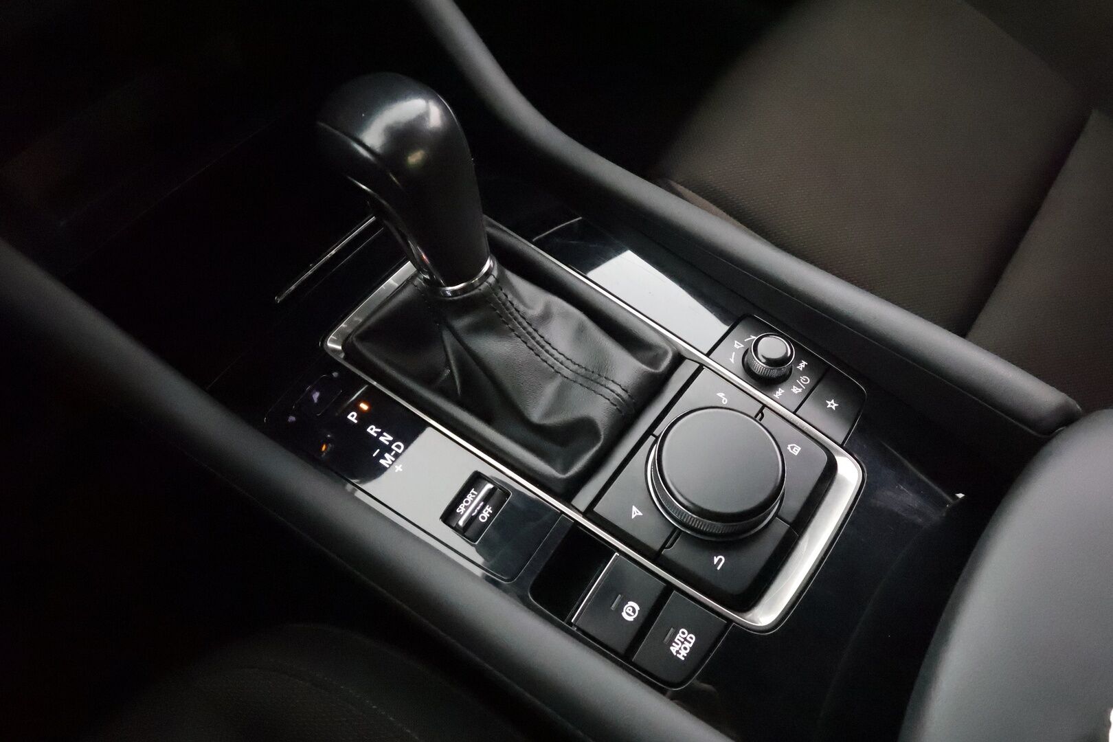 Mazda 3 2020 Hatchback 2,0 SKYACTIV-G Vision Plus Business AT * Webasto / ACC / LED / P.Kamera / Navi / Kaistavahti / Keyless * - HUD / Suomi-auto / Kahdet renkaat aluvanteilla - HULLUT AVAJAISHULINAT KORKOTARJOUS 3,29 %