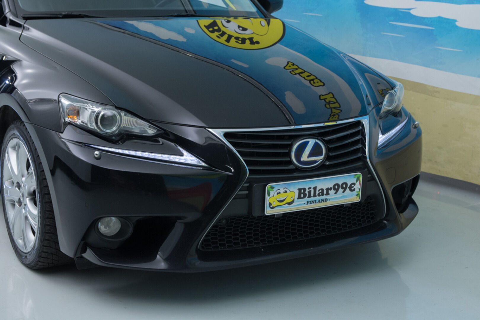 Lexus IS 2014 300h Comfort Business *Ratin lämmitin / Vakkari / P.tutkat / Puolnahat / BT-media * - Tuonti auto (Ruotsi) Avaimeton käynnistys / Lämmitettävä tuulilasi /Navigointijärjestelmä / Penkinlämmittimet / Sport-ohjauspyörä ratinlämmityksellä ja vaihteenvalitsimilla / 2xRenkaat / 2x avaimet * - HULLUT AVAJAISHULINAT KORKOTARJOUS 3,29 %