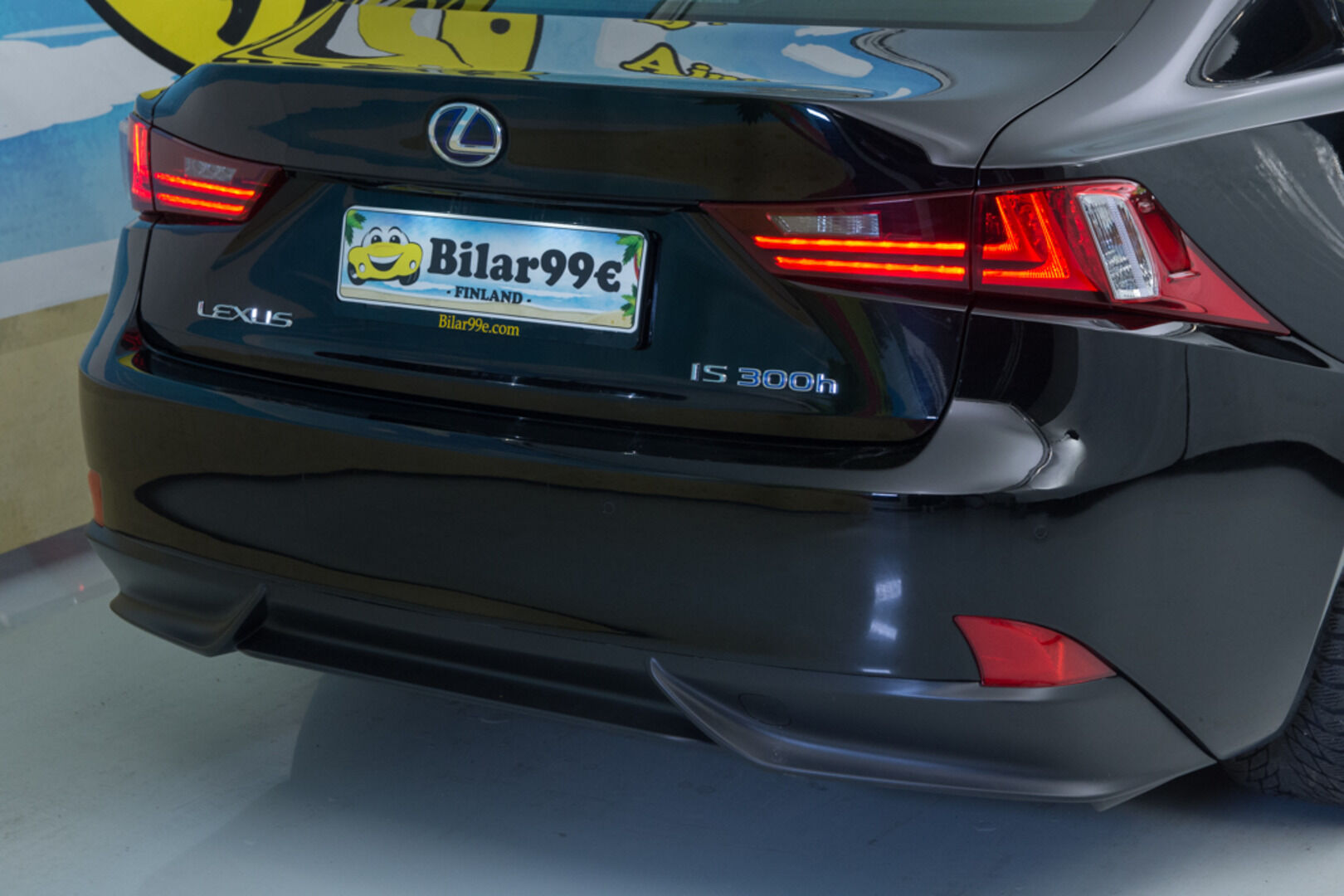 Lexus IS 2014 300h Comfort Business *Ratin lämmitin / Vakkari / P.tutkat / Puolnahat / BT-media * - Tuonti auto (Ruotsi) Avaimeton käynnistys / Lämmitettävä tuulilasi /Navigointijärjestelmä / Penkinlämmittimet / Sport-ohjauspyörä ratinlämmityksellä ja vaihteenvalitsimilla / 2xRenkaat / 2x avaimet * - HULLUT AVAJAISHULINAT KORKOTARJOUS 3,29 %