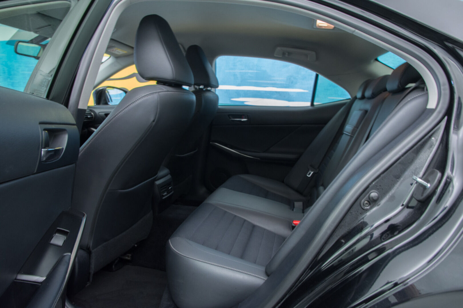 Lexus IS 2014 300h Comfort Business *Ratin lämmitin / Vakkari / P.tutkat / Puolnahat / BT-media * - Tuonti auto (Ruotsi) Avaimeton käynnistys / Lämmitettävä tuulilasi /Navigointijärjestelmä / Penkinlämmittimet / Sport-ohjauspyörä ratinlämmityksellä ja vaihteenvalitsimilla / 2xRenkaat / 2x avaimet * - HULLUT AVAJAISHULINAT KORKOTARJOUS 3,29 %