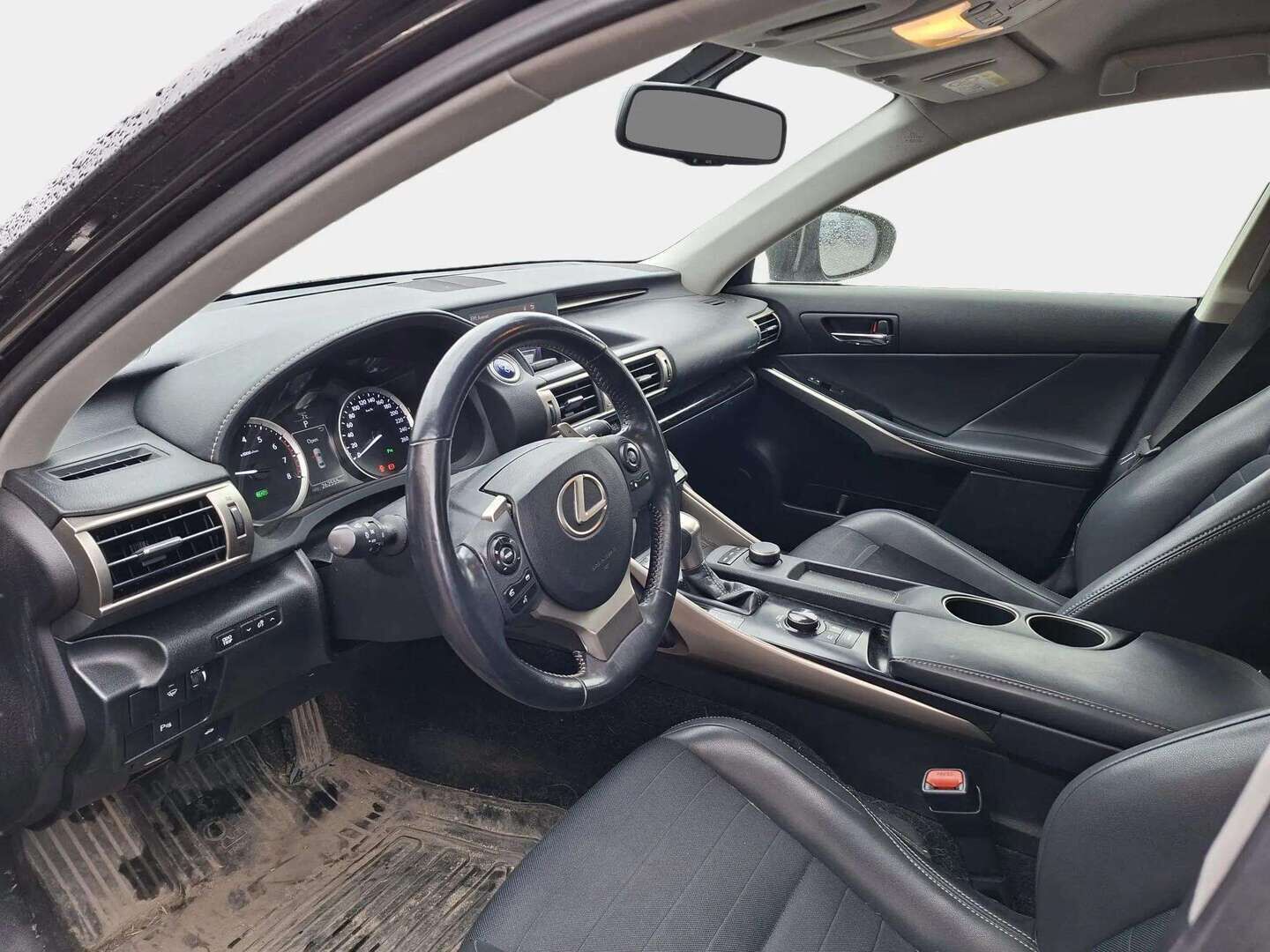 Lexus IS 2014 300h Comfort Business *Ratin lämmitin / Vakkari / P.tutkat / Puolnahat / BT-media * - Tuonti auto (Ruotsi) Avaimeton käynnistys / Lämmitettävä tuulilasi /Navigointijärjestelmä / Penkinlämmittimet / Sport-ohjauspyörä ratinlämmityksellä ja vaihteenvalitsimilla / 2xRenkaat / 2x avaimet * - HULLUT AVAJAISHULINAT KORKOTARJOUS 3,29 %