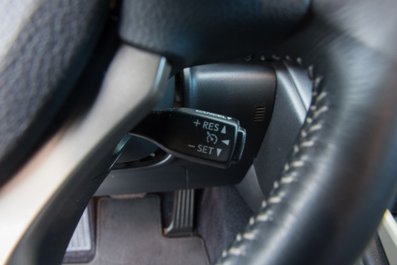 Lexus IS 2014 300h Comfort Business *Ratin lämmitin / Vakkari / P.tutkat / Puolnahat / BT-media * - Tuonti auto (Ruotsi) Avaimeton käynnistys / Lämmitettävä tuulilasi /Navigointijärjestelmä / Penkinlämmittimet / Sport-ohjauspyörä ratinlämmityksellä ja vaihteenvalitsimilla / 2xRenkaat / 2x avaimet * - HULLUT AVAJAISHULINAT KORKOTARJOUS 3,29 %