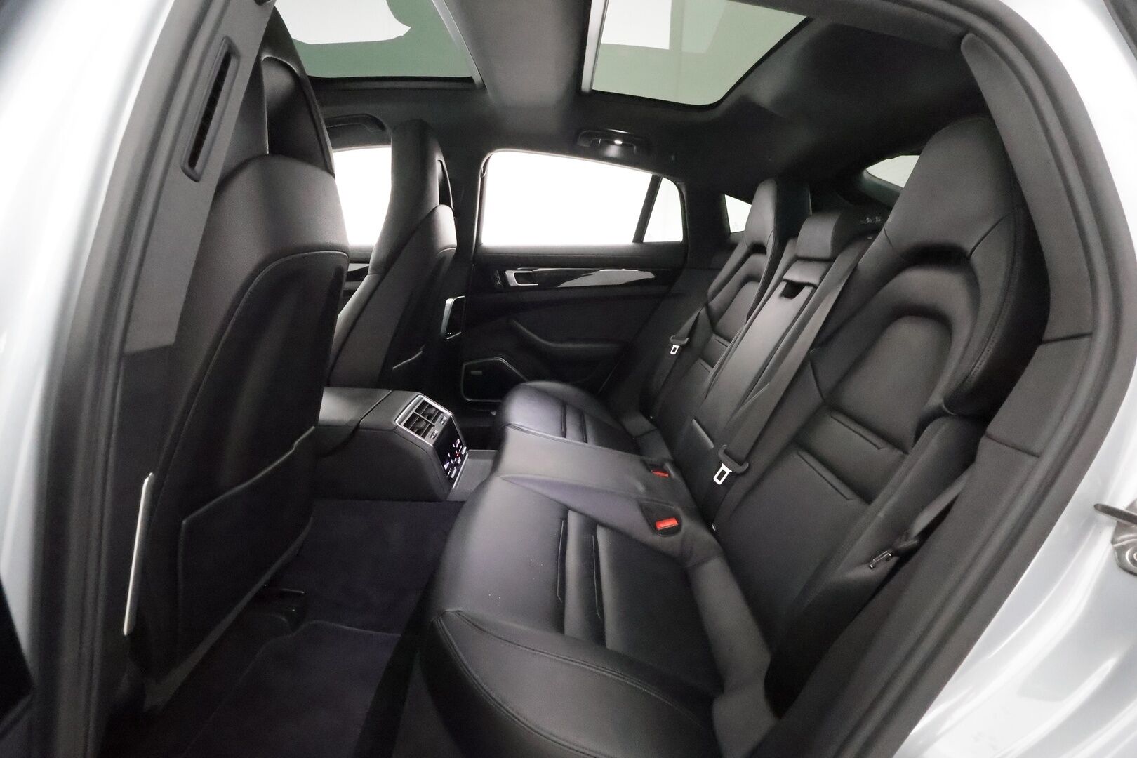 Porsche Panamera 2019 2,9, 4 E-Hybrid SportDesign **1.Om Suomi-auto / Panorama / Adapt.vakkari / 360° Kamera / HUD / 14-ist** - 2,99 % KORKOTARJOUS TÄHÄN AUTOON - Bose / Sport-Putkisto / PDLS+ / Navi / Kaistavahti / KeylessGO / 2x Renkaat