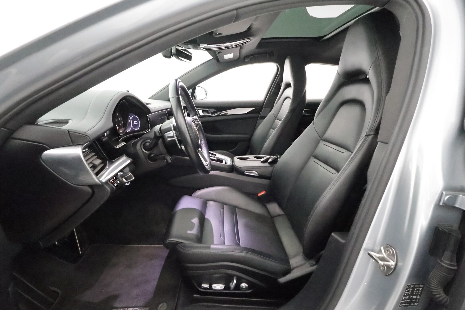 Porsche Panamera 2019 2,9, 4 E-Hybrid SportDesign **1.Om Suomi-auto / Panorama / Adapt.vakkari / 360° Kamera / HUD / 14-ist** - 2,99 % KORKOTARJOUS TÄHÄN AUTOON - Bose / Sport-Putkisto / PDLS+ / Navi / Kaistavahti / KeylessGO / 2x Renkaat