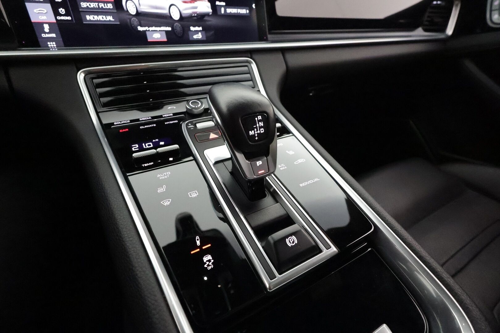 Porsche Panamera 2019 2,9, 4 E-Hybrid SportDesign **Suomi-auto / Panorama / Adapt.vakkari / 360° Kamera / HUD / 14-ist** - Bose / Sport-Putkisto / PDLS+ / Navi / Kaistavahti / KeylessGO / 2x Renkaat