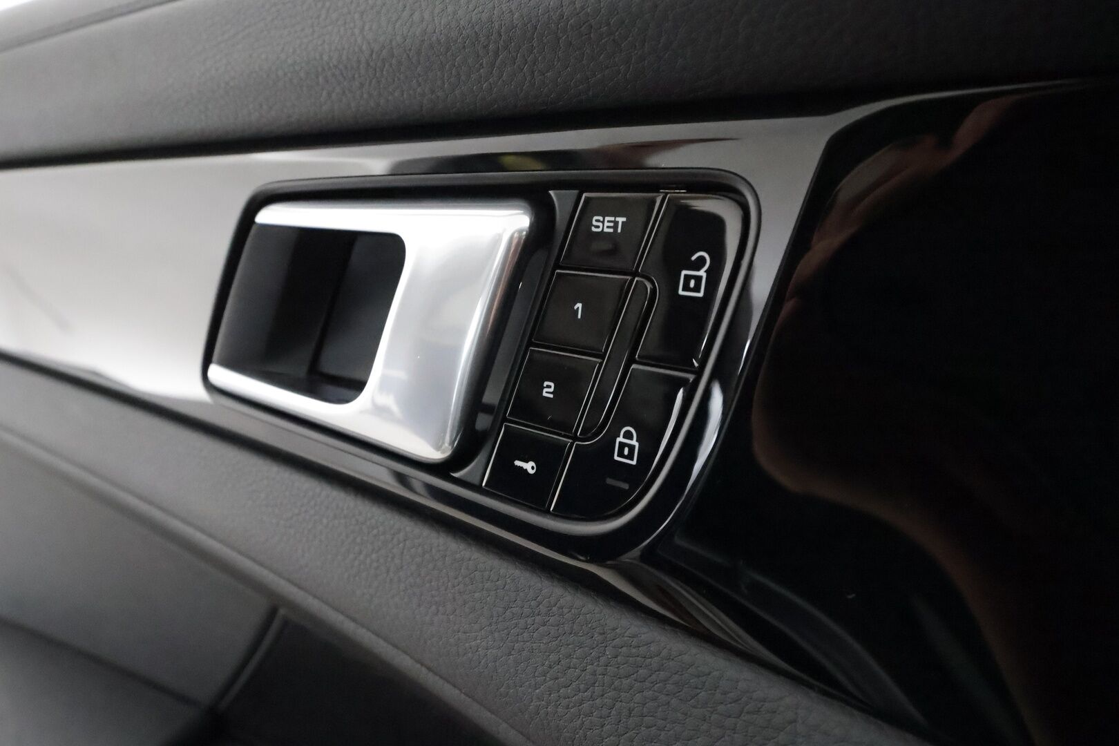 Porsche Panamera 2019 2,9, 4 E-Hybrid SportDesign **1.Om Suomi-auto / Panorama / Adapt.vakkari / 360° Kamera / HUD / 14-ist** - 2,99 % KORKOTARJOUS TÄHÄN AUTOON - Bose / Sport-Putkisto / PDLS+ / Navi / Kaistavahti / KeylessGO / 2x Renkaat