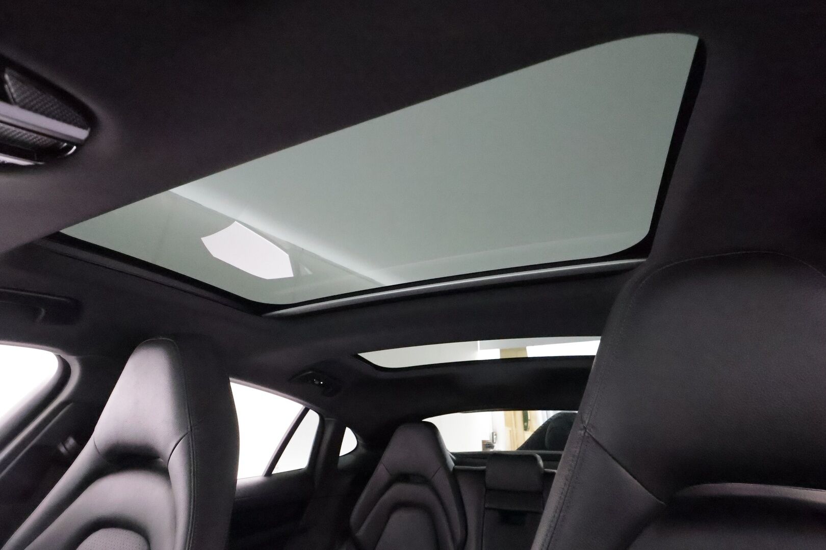 Porsche Panamera 2019 2,9, 4 E-Hybrid SportDesign * Suomi-auto / Imuovet / Panorama / Adapt.vakkari / 360° Kamera / HUD / 14-ist * - Imuovet / Bose / Sport-Putkisto / PDLS+ / Navi / Kaistavahti / KeylessGO / 2x Renkaat - HULLUT AVAJAISHULINAT KORKOTARJOUS 3,29 %