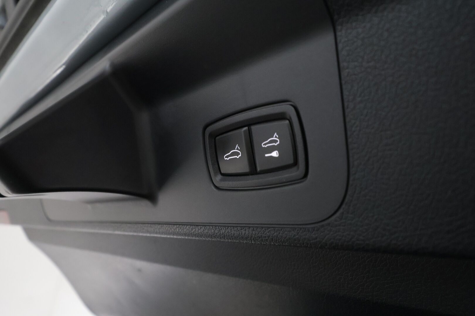 Porsche Panamera 2019 2,9, 4 E-Hybrid SportDesign * Suomi-auto / Imuovet / Panorama / Adapt.vakkari / 360° Kamera / HUD / 14-ist * - Imuovet / Bose / Sport-Putkisto / PDLS+ / Navi / Kaistavahti / KeylessGO / 2x Renkaat - HULLUT AVAJAISHULINAT KORKOTARJOUS 3,29 %