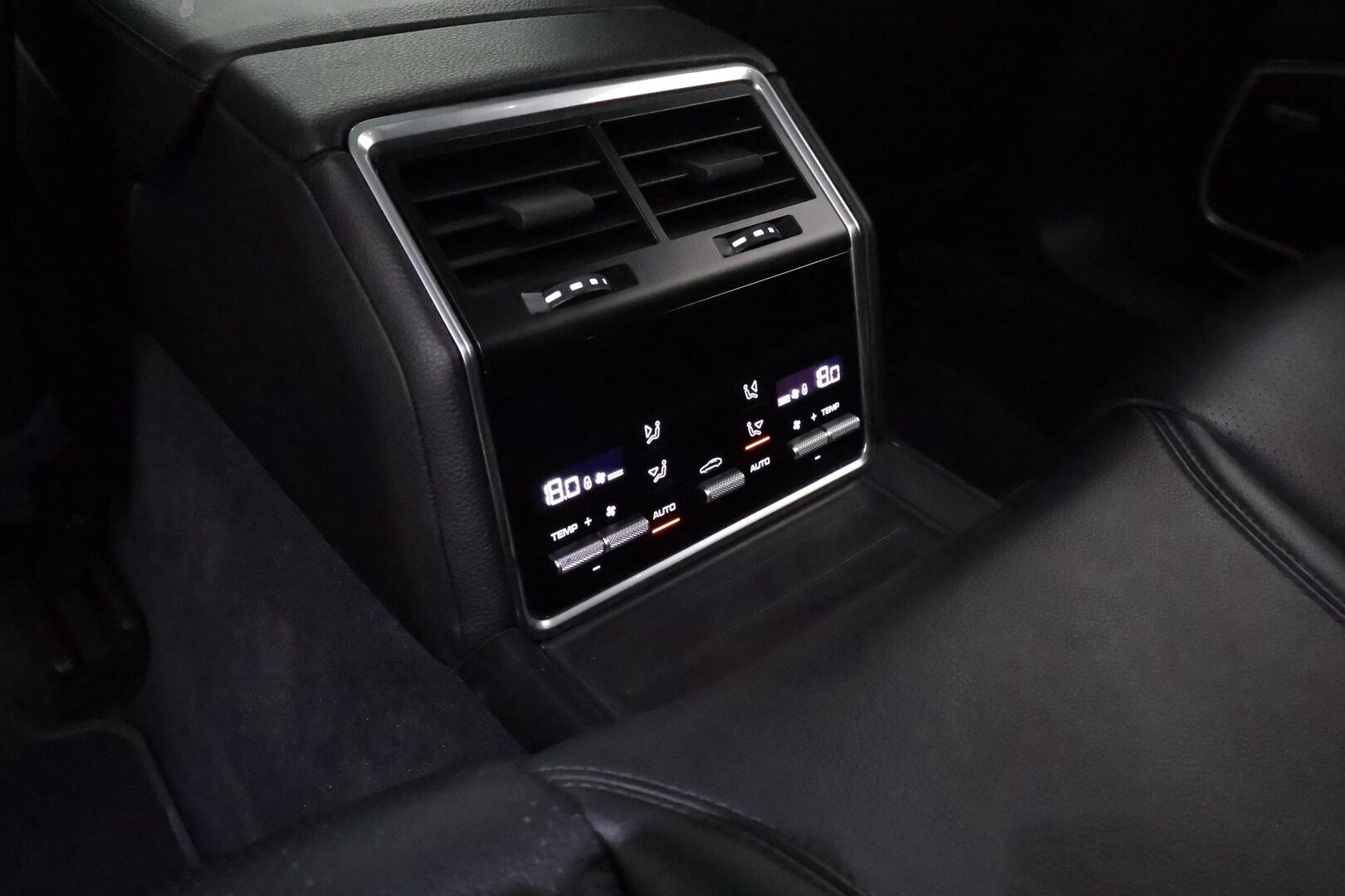 Porsche Panamera 2019 2,9, 4 E-Hybrid SportDesign **Suomi-auto / Panorama / Adapt.vakkari / 360° Kamera / HUD / 14-ist** - Bose / Sport-Putkisto / PDLS+ / Navi / Kaistavahti / KeylessGO / 2x Renkaat