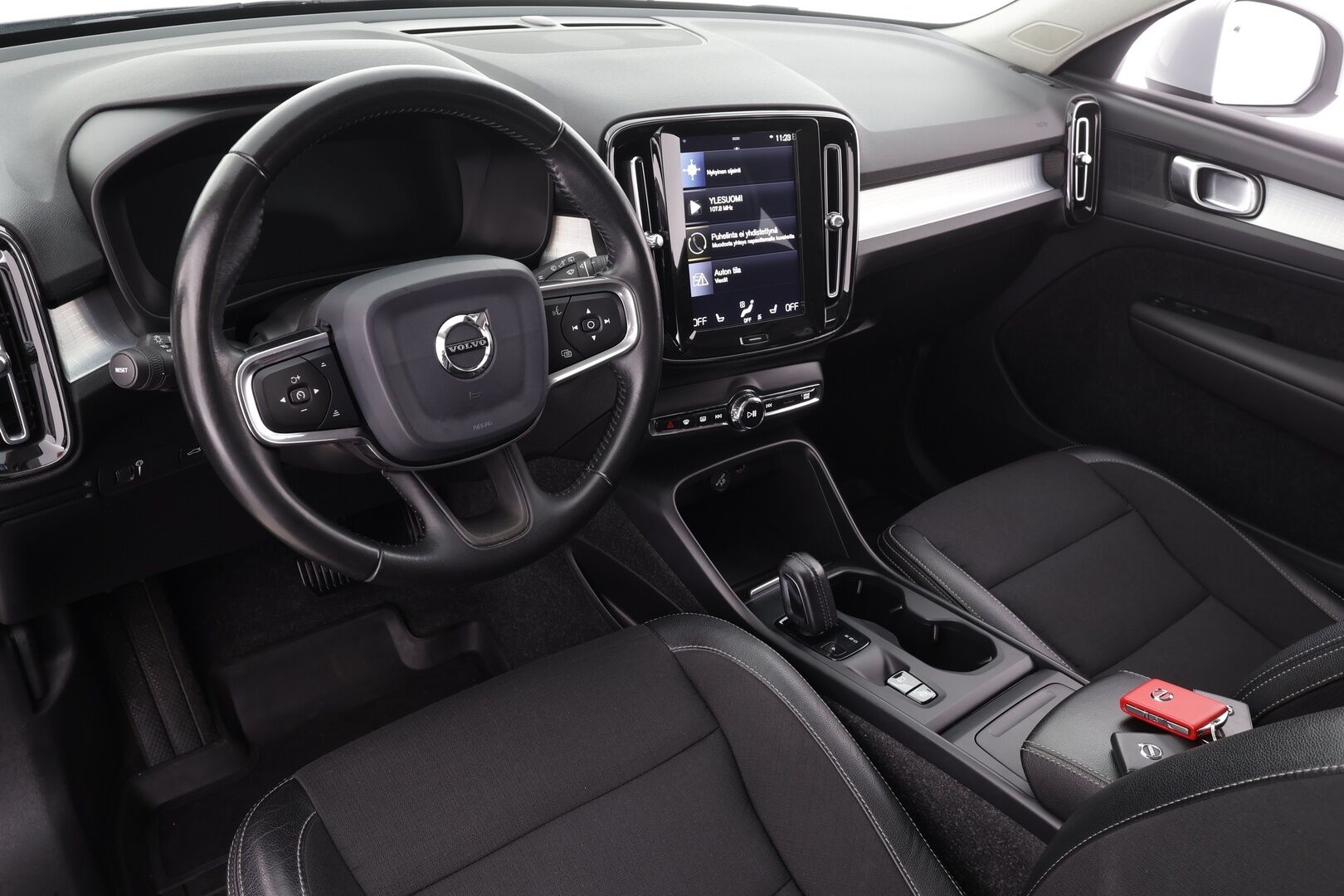 Volvo XC40 2020 T3 Business aut * ACC / Webasto / LED / Navi / Puolinahat / Koukku / KeylessGo * - Suomi-auto / Kahdet renkaat aluvanteilla