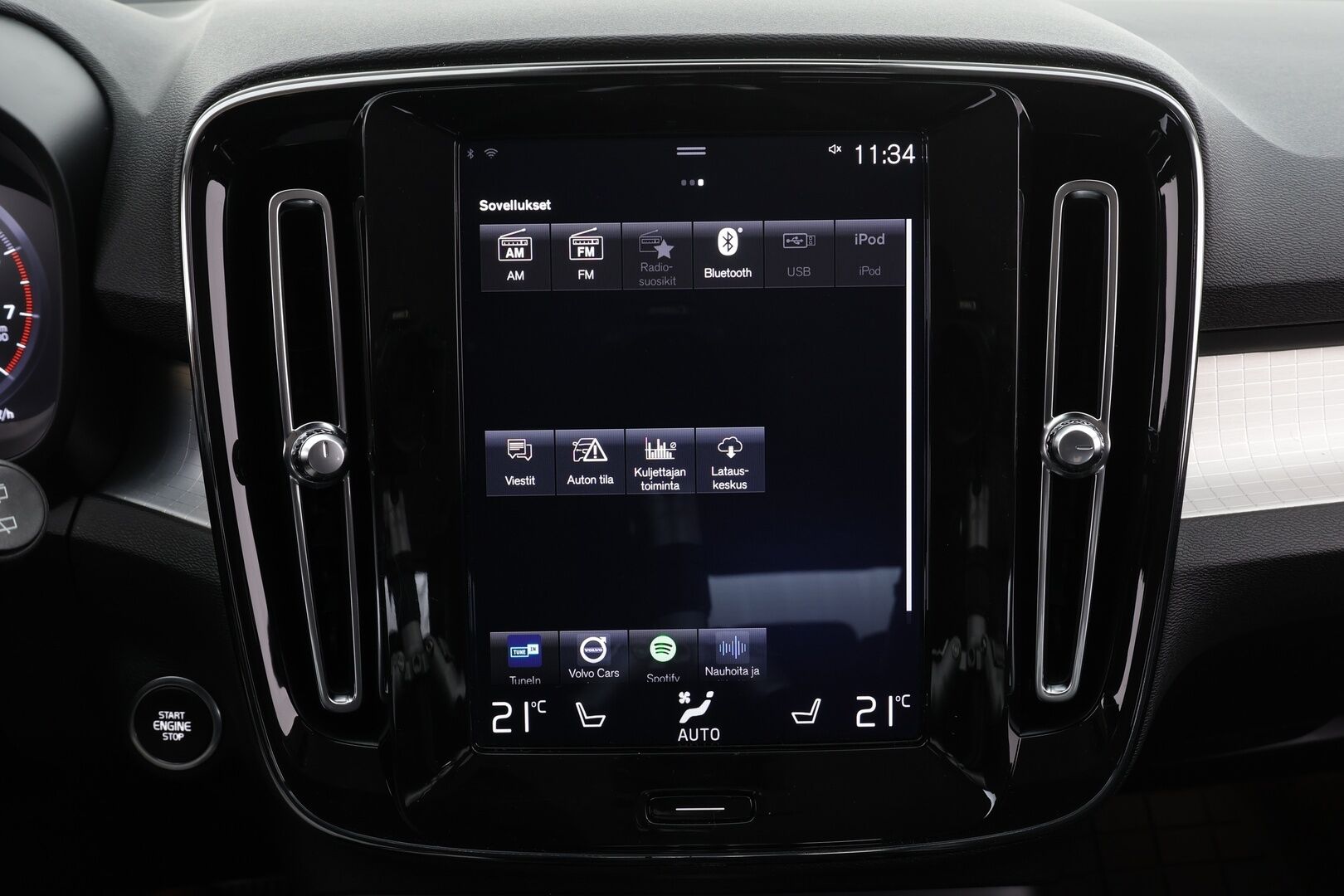 Volvo XC40 2020 T3 Business aut * ACC / Webasto / LED / Navi / Puolinahat / Koukku / KeylessGo * - Suomi-auto / Kahdet renkaat aluvanteilla