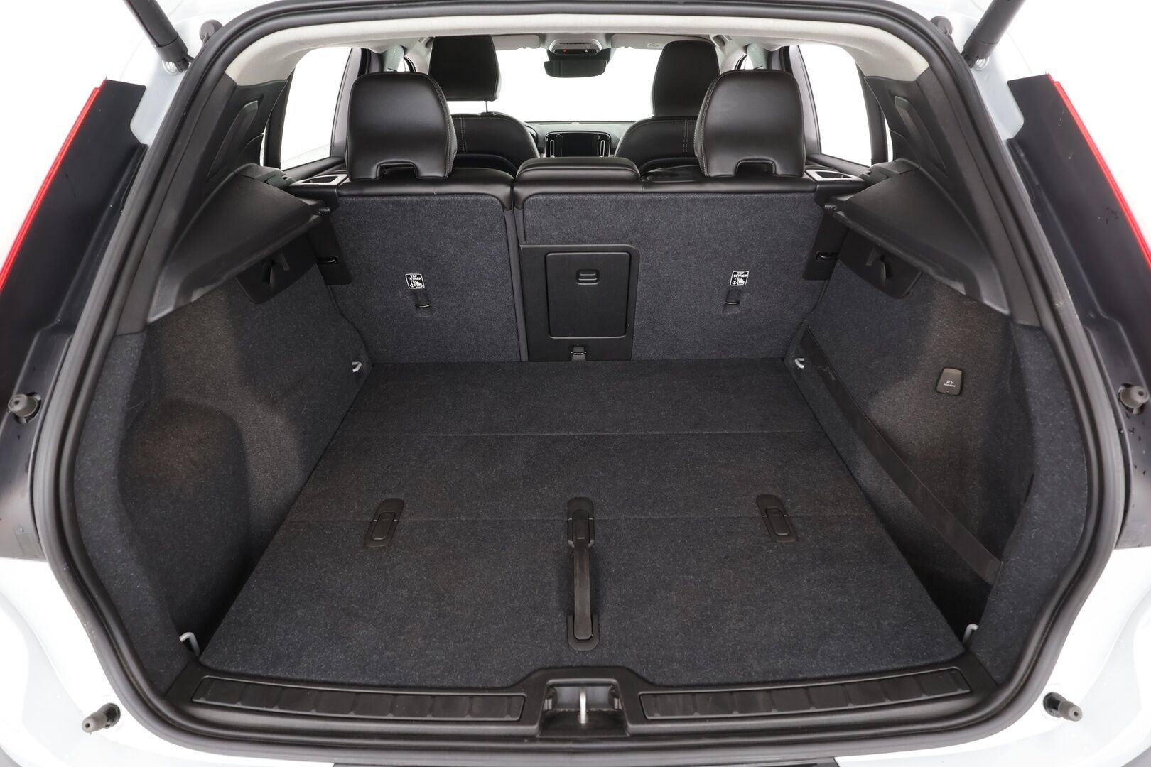 Volvo XC40 2020 T3 Business aut * ACC / Webasto / LED / Navi / Puolinahat / Koukku / KeylessGo * - Suomi-auto / Kahdet renkaat aluvanteilla