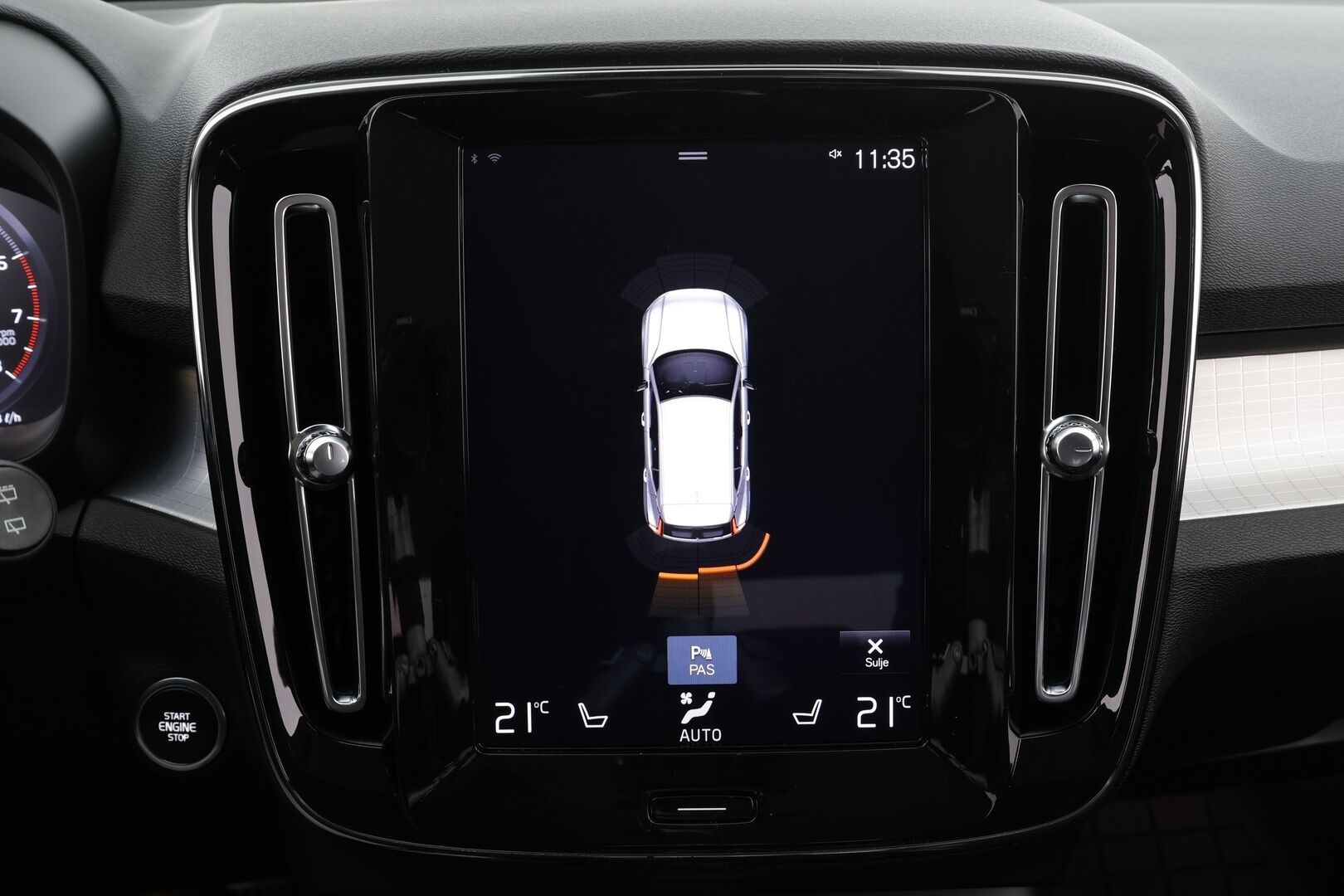 Volvo XC40 2020 T3 Business aut * ACC / Webasto / LED / Navi / Puolinahat / Koukku / KeylessGo * - Suomi-auto / Kahdet renkaat aluvanteilla