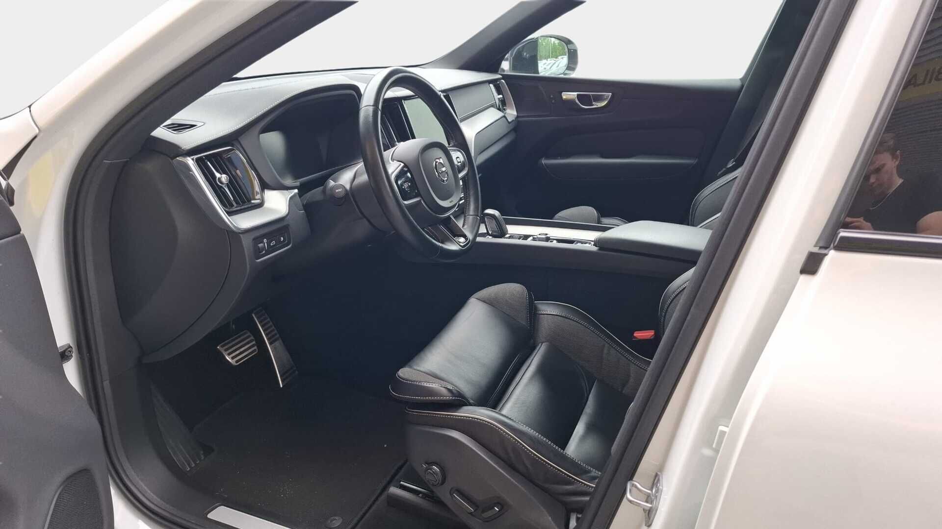 Volvo XC60 2020 T8 TwE AWD R-Design aut Ilma-alusta / Panorama / Harman Kardon / Acc / Koukku - R-Design / Muistipenkki kuljettajalla / peruutuskamera / Keyless / Blis / Merkkipakka 