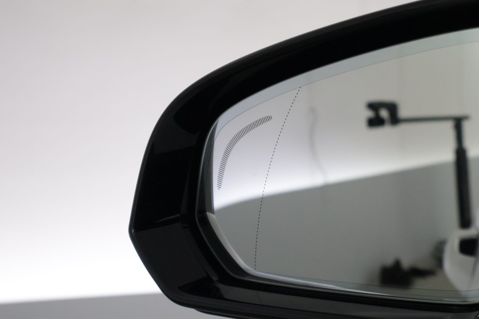 Volvo S60 2020 T5 AWD Business R-Design aut / Webasto / Pilot Assist / P-kamera / Sporttinahat / Muistipenkki / Keyless / Ratinlämmitin - 2-omisteinen Suomi-auto / Merkkihuollettu / Huippuvarusteet!