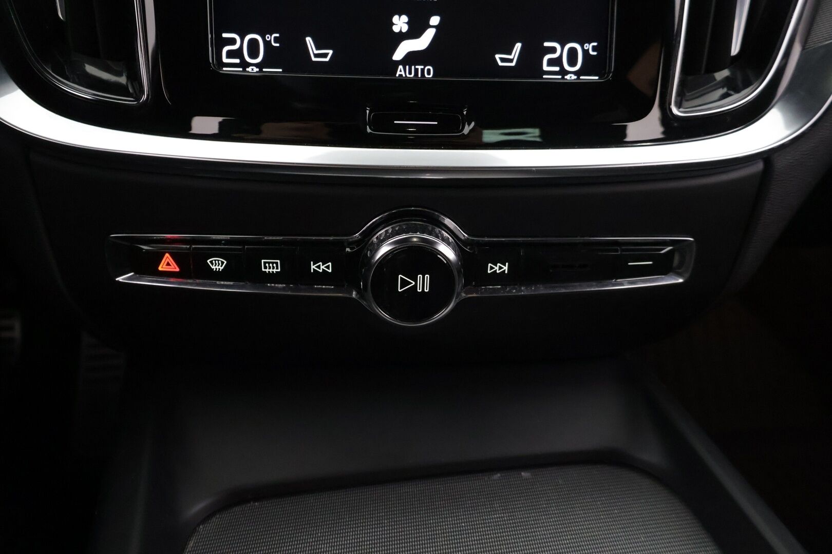 Volvo S60 2020 T5 AWD Business R-Design aut / Webasto / Pilot Assist / P-kamera / Sporttinahat / Muistipenkki / Keyless / Ratinlämmitin - 2-omisteinen Suomi-auto / Merkkihuollettu / Huippuvarusteet!