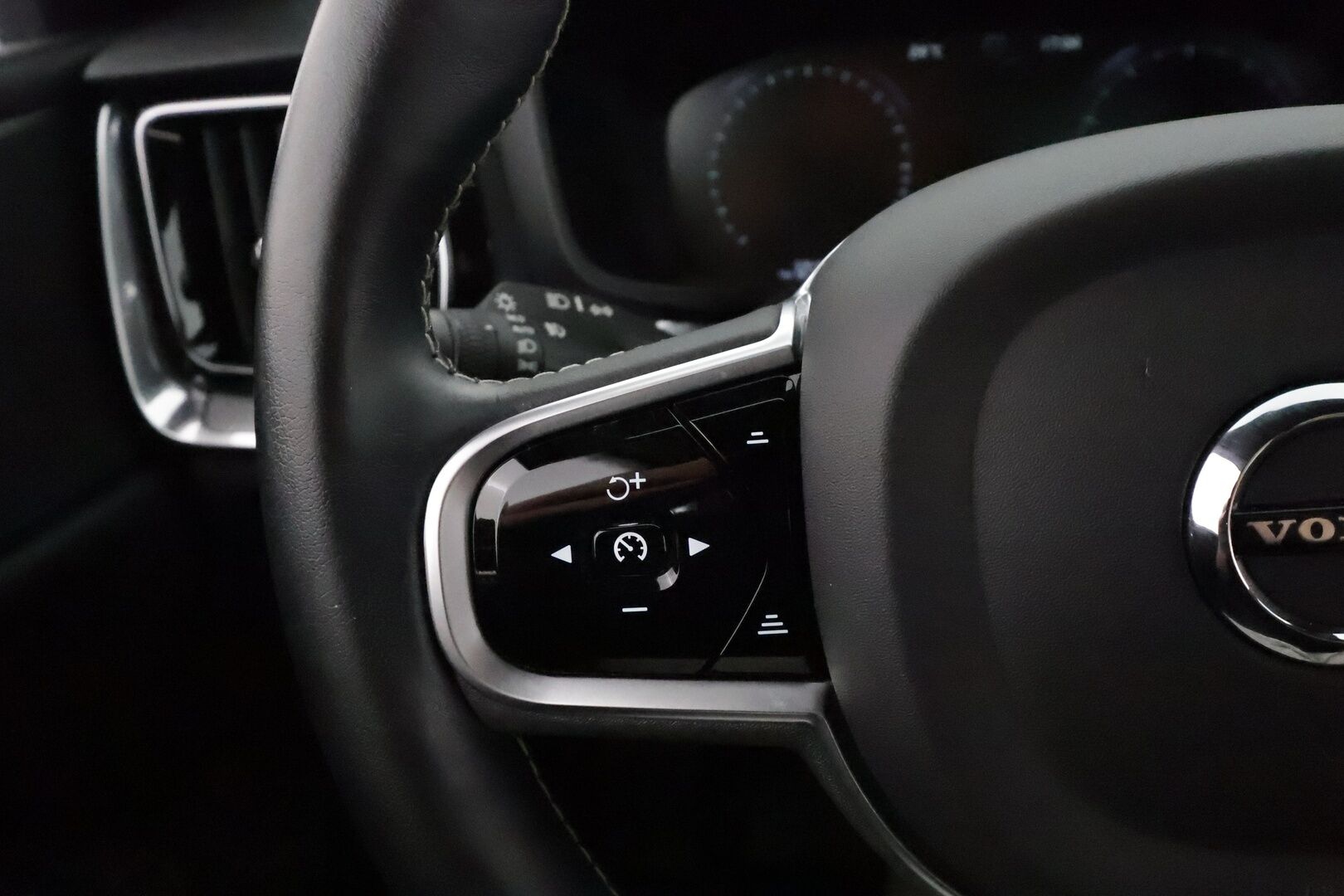 Volvo S60 2019 T5 AWD Business R-Design **Webasto / Adapt.Vakkari / LED-valot / P.Tutkat / Sporttipenkki Muistilla /  Kaistavahti* - 3,99 % KORKOTARJOUS TÄHÄN AUTOON - 1-om Suomi-auto / Kahdet Renkaat