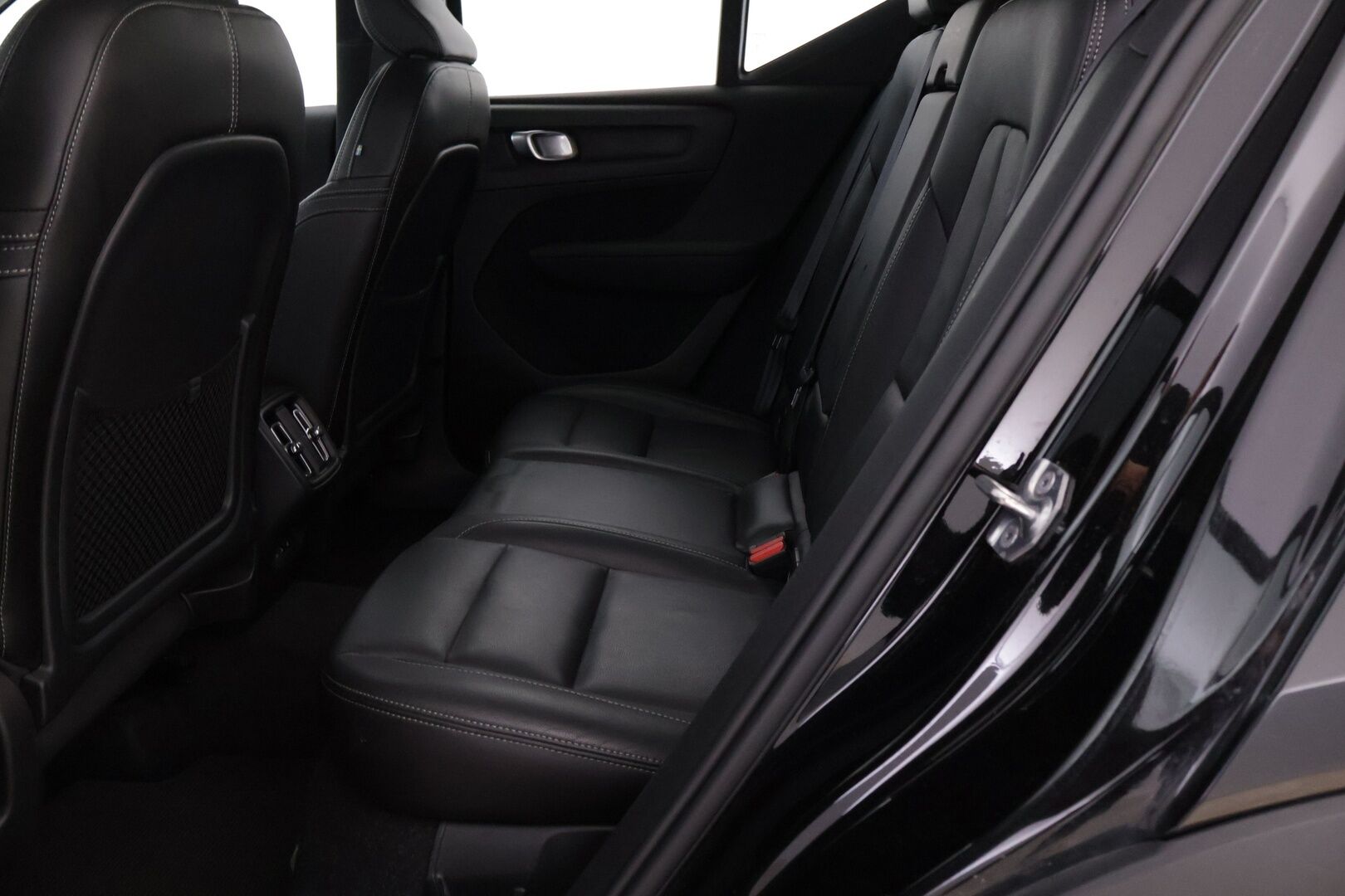 Volvo XC40 2020 D3 Business Inscription aut *Webasto / VOC / ACC / S.Koukku / LED / P.Kamera* - *Merkkihuollettu!! / Kahdet hyvät renkaat / S.Luukku / Nahkasisusta*