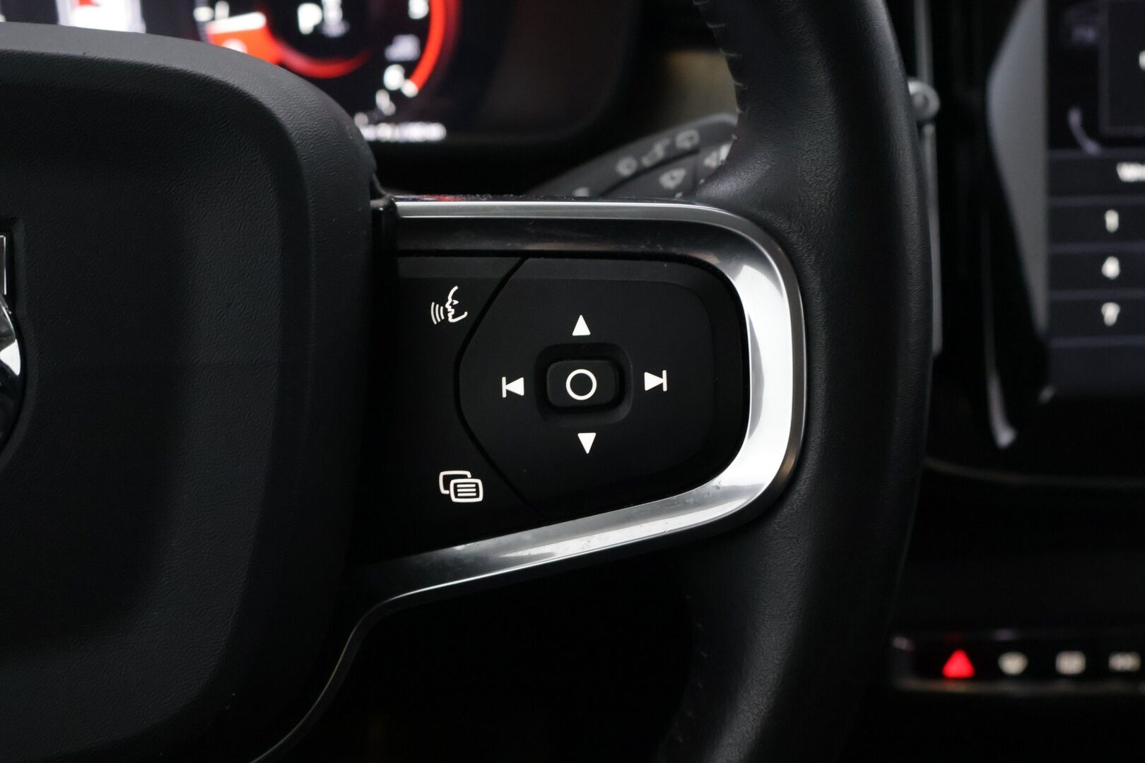 Volvo XC40 2020 D3 Business Inscription aut *Webasto / VOC / ACC / S.Koukku / LED / P.Kamera* - *Merkkihuollettu!! / Kahdet hyvät renkaat / S.Luukku / Nahkasisusta*