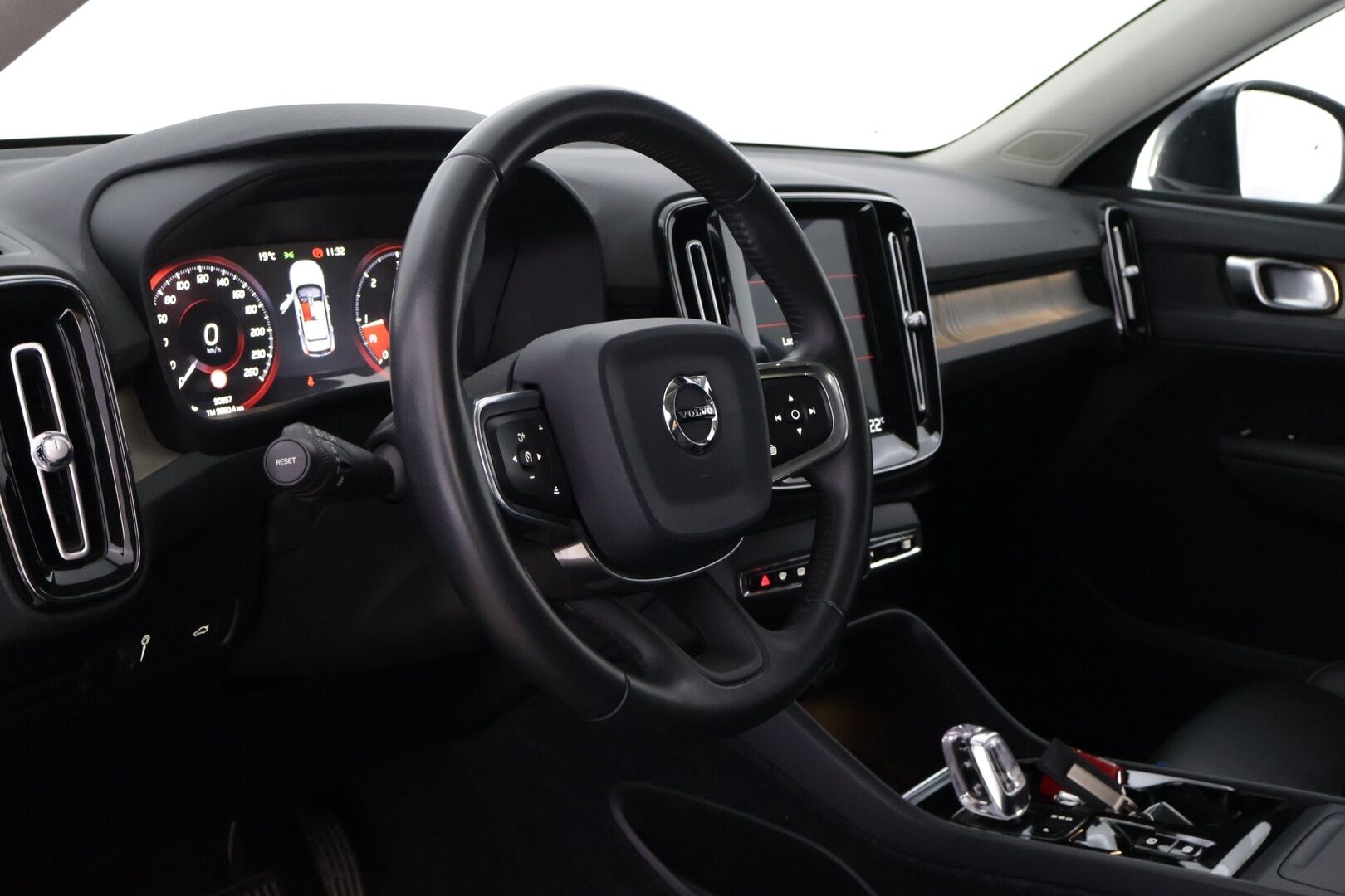 Volvo XC40 2020 D3 Business Inscription aut *Webasto / VOC / ACC / S.Koukku / LED / P.Kamera* - *Merkkihuollettu!! / Kahdet hyvät renkaat / S.Luukku / Nahkasisusta*