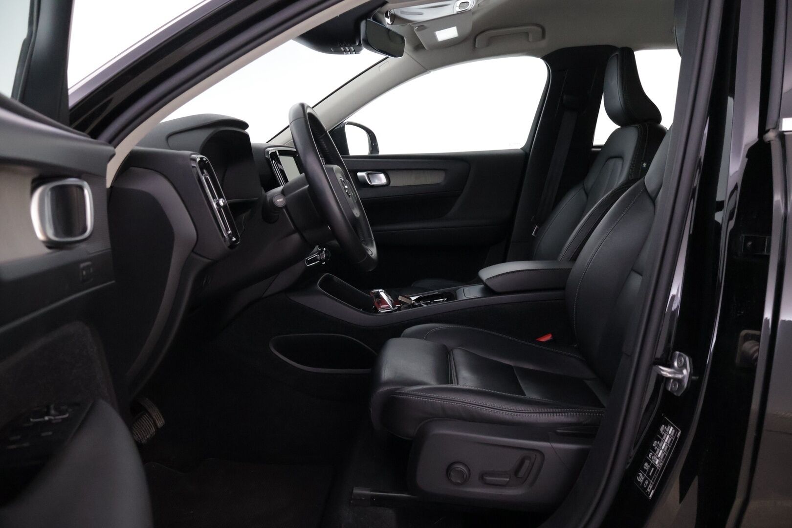 Volvo XC40 2020 D3 Business Inscription aut *Webasto / VOC / ACC / S.Koukku / LED / P.Kamera* - *Merkkihuollettu!! / Kahdet hyvät renkaat / S.Luukku / Nahkasisusta*